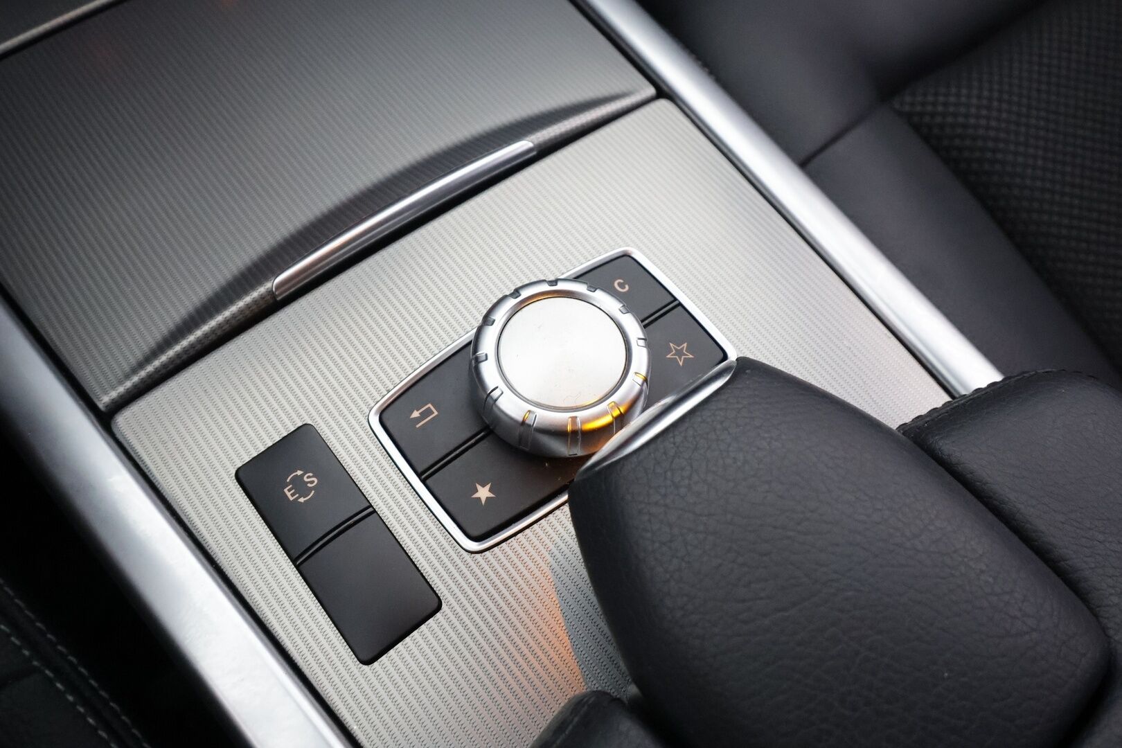 Mercedes-Benz E 2015 220 BlueTec A Business - | Vakkari | Puolinahat | ILS-LED | Lohko | Osasähköt | Facelift |1.Om Suomi-auto | Kahdet renkaat aluvanteilla | Merkkihuollettu |