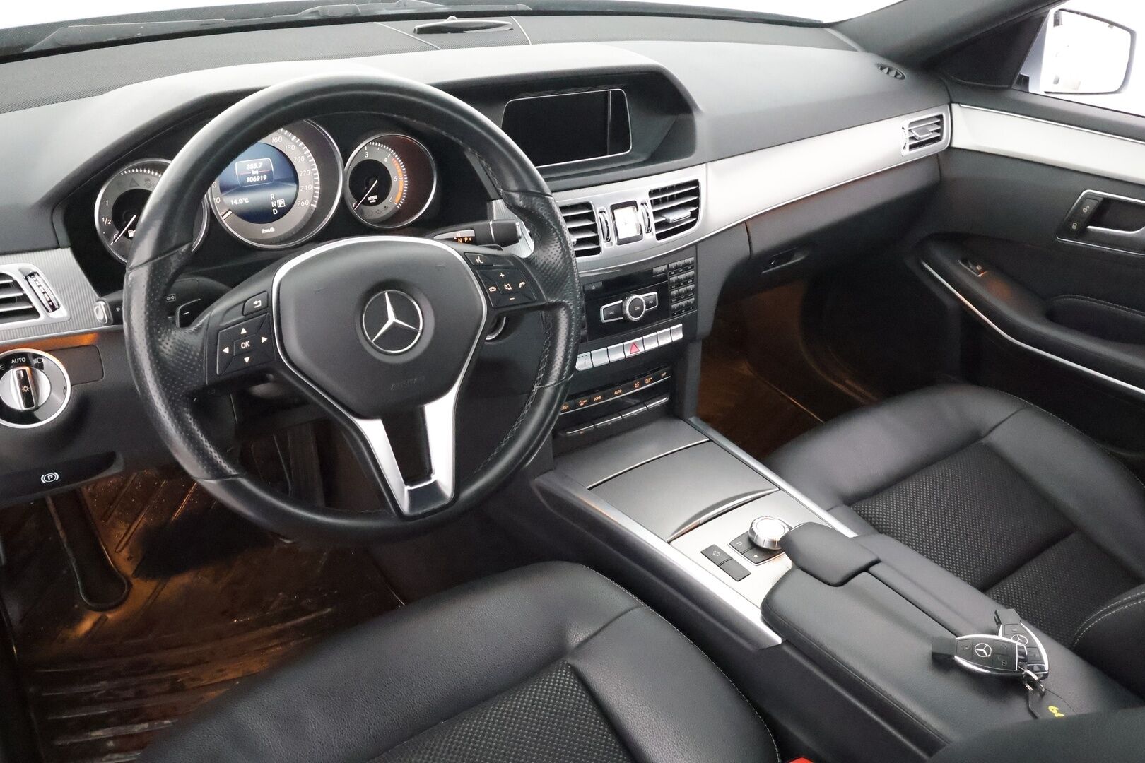 Mercedes-Benz E 2015 220 BlueTec A Business - | Vakkari | Puolinahat | ILS-LED | Lohko | Osasähköt | Facelift |1.Om Suomi-auto | Kahdet renkaat aluvanteilla | Merkkihuollettu |
