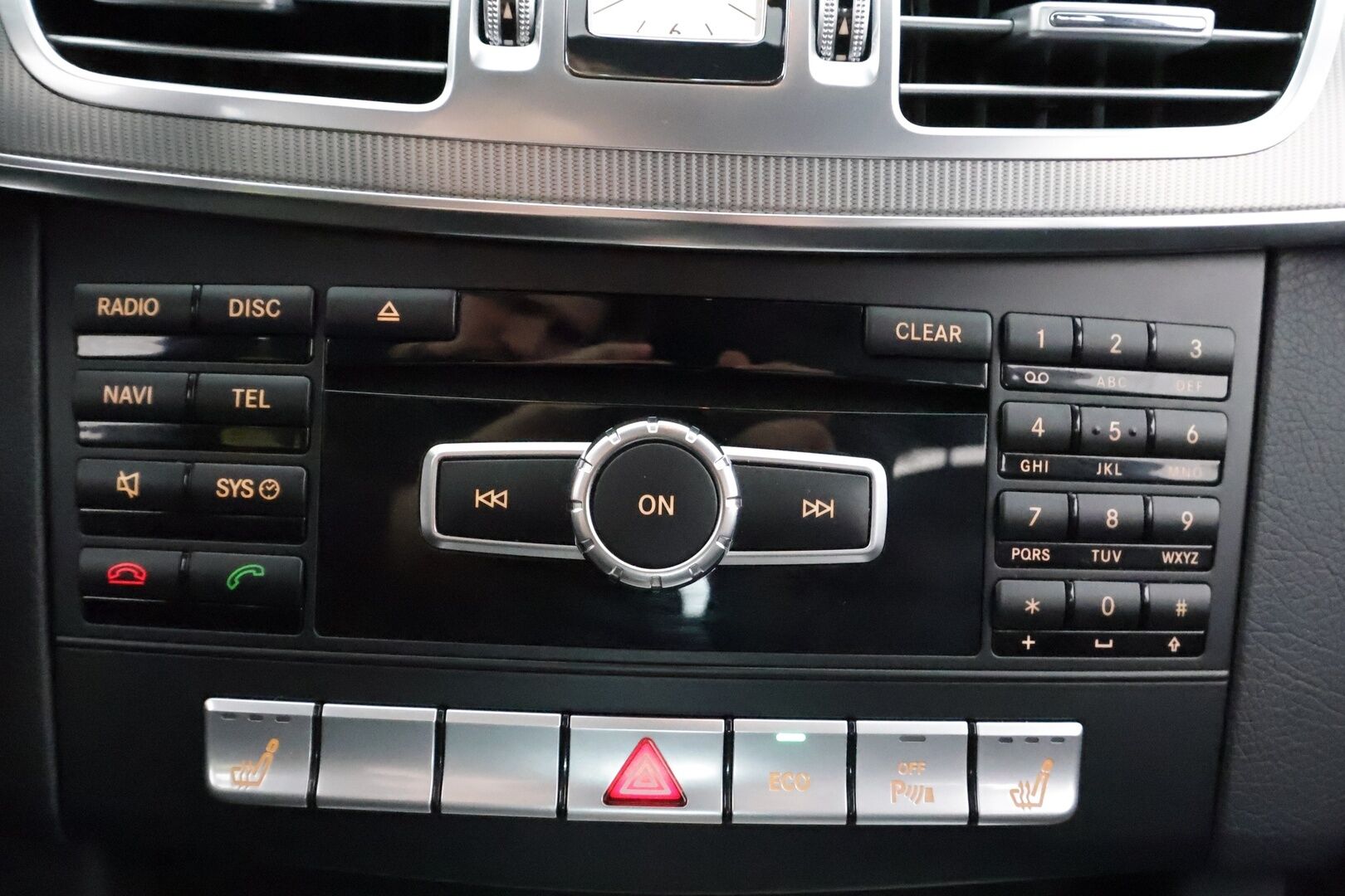 Mercedes-Benz E 2015 220 BlueTec A Business - | Vakkari | Puolinahat | ILS-LED | Lohko | Osasähköt | Facelift |1.Om Suomi-auto | Kahdet renkaat aluvanteilla | Merkkihuollettu |