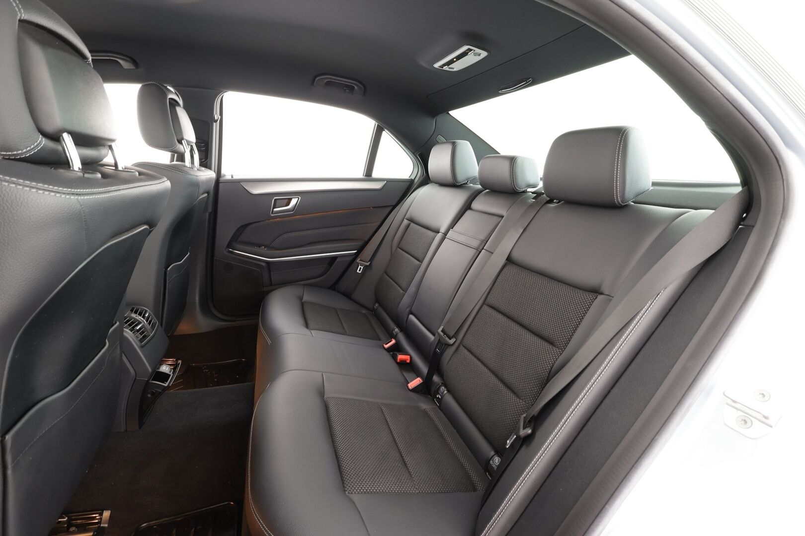 Mercedes-Benz E 2015 220 BlueTec A Business - | Vakkari | Puolinahat | ILS-LED | Lohko | Osasähköt | Facelift |1.Om Suomi-auto | Kahdet renkaat aluvanteilla | Merkkihuollettu |
