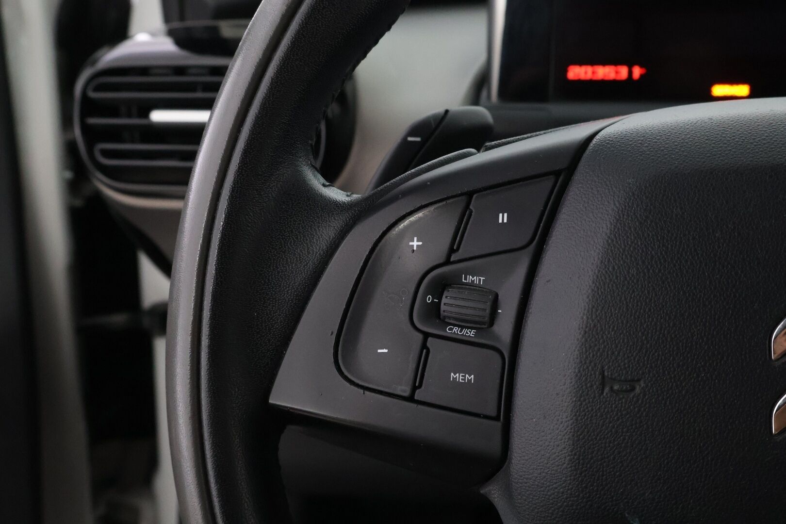 Citroen C4 Cactus 2015 e-HDi 92 Shine Bright ETG6 Automaatti - YritysOutlet - Myydään vain yrityksille - – Tämä auto myydään YritysOutlet -valikoimasta vain yritykselle