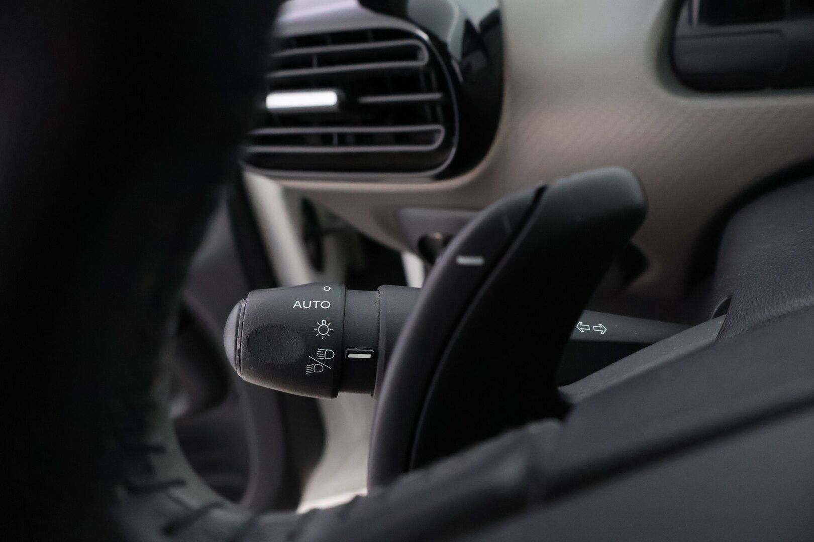 Citroen C4 Cactus 2015 e-HDi 92 Shine Bright ETG6 Automaatti - YritysOutlet - Myydään vain yrityksille - – Tämä auto myydään YritysOutlet -valikoimasta vain yritykselle