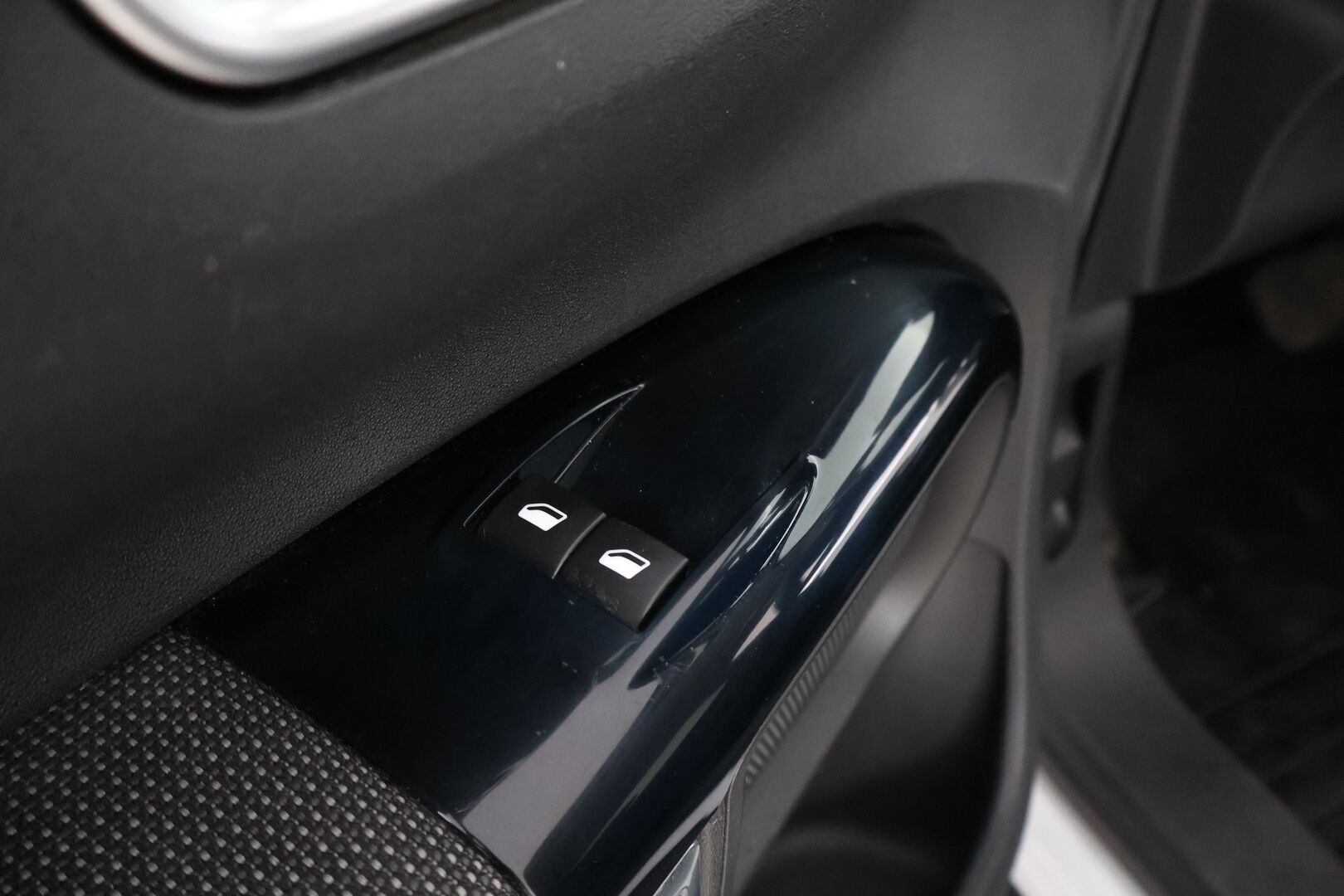 Citroen C4 Cactus 2015 e-HDi 92 Shine Bright ETG6 Automaatti - YritysOutlet - Myydään vain yrityksille - – Tämä auto myydään YritysOutlet -valikoimasta vain yritykselle