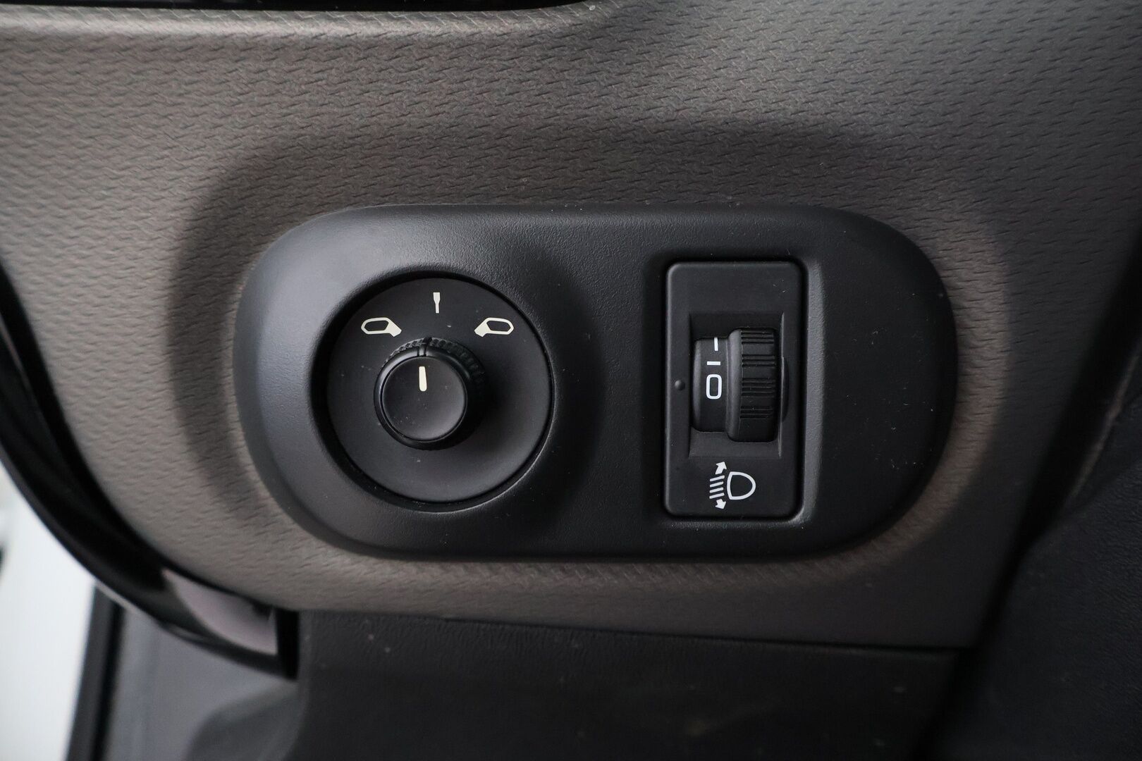 Citroen C4 Cactus 2015 e-HDi 92 Shine Bright ETG6 Automaatti - YritysOutlet - Myydään vain yrityksille - – Tämä auto myydään YritysOutlet -valikoimasta vain yritykselle