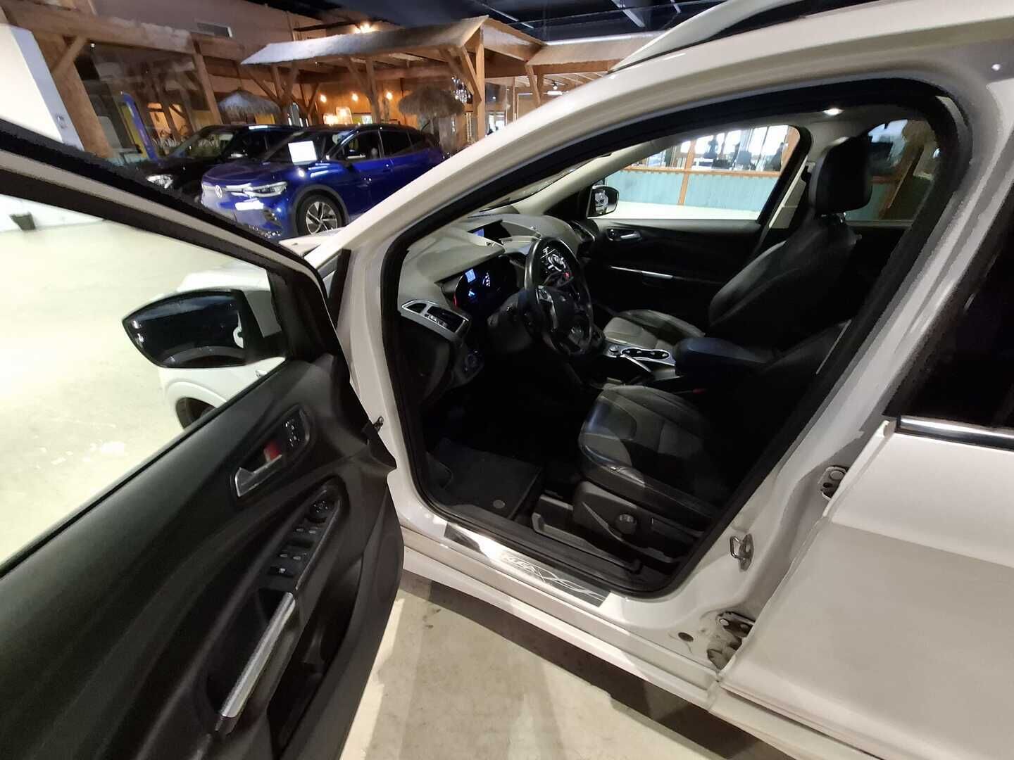 Ford Kuga 2014 2,0TDCi 140 hv PowerShift AWD Titanium Business 5-ovinen - Suomiauto / Webasto / Panorama / Peruutuskamera / Puolinahkasisusta / Lämmitettävä tuulilasi / BLIS / Huippuvarusteet!