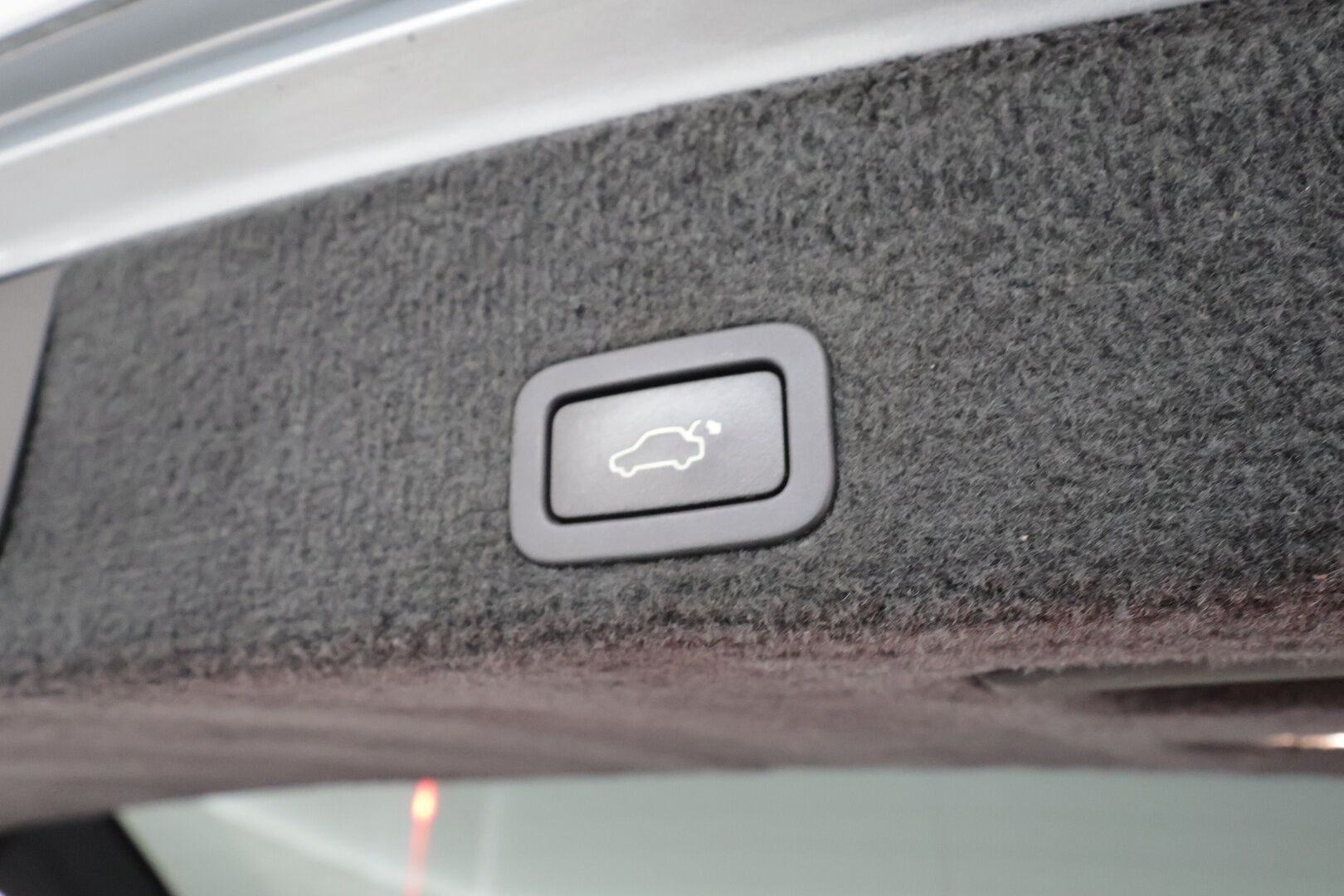 Volvo XC60 2015 D5 AWD R-Design aut * ACC / Webasto / H&K / BLIS / P.Kamera / Nahat / LED * - Suomi-auto / Kahdet Renkaat