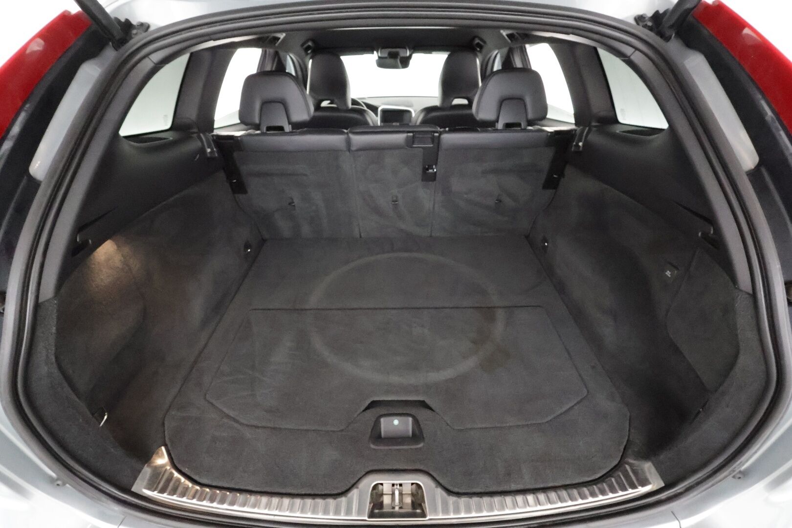 Volvo XC60 2015 D5 AWD R-Design aut * ACC / Webasto / H&K / BLIS / P.Kamera / Nahat / LED * - Suomi-auto / Kahdet Renkaat