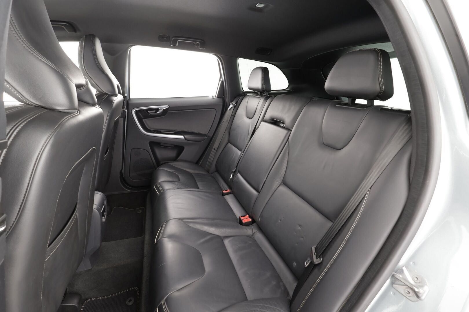 Volvo XC60 2015 D5 AWD R-Design aut * ACC / Webasto / H&K / BLIS / P.Kamera / Nahat / LED * - Suomi-auto / Kahdet Renkaat