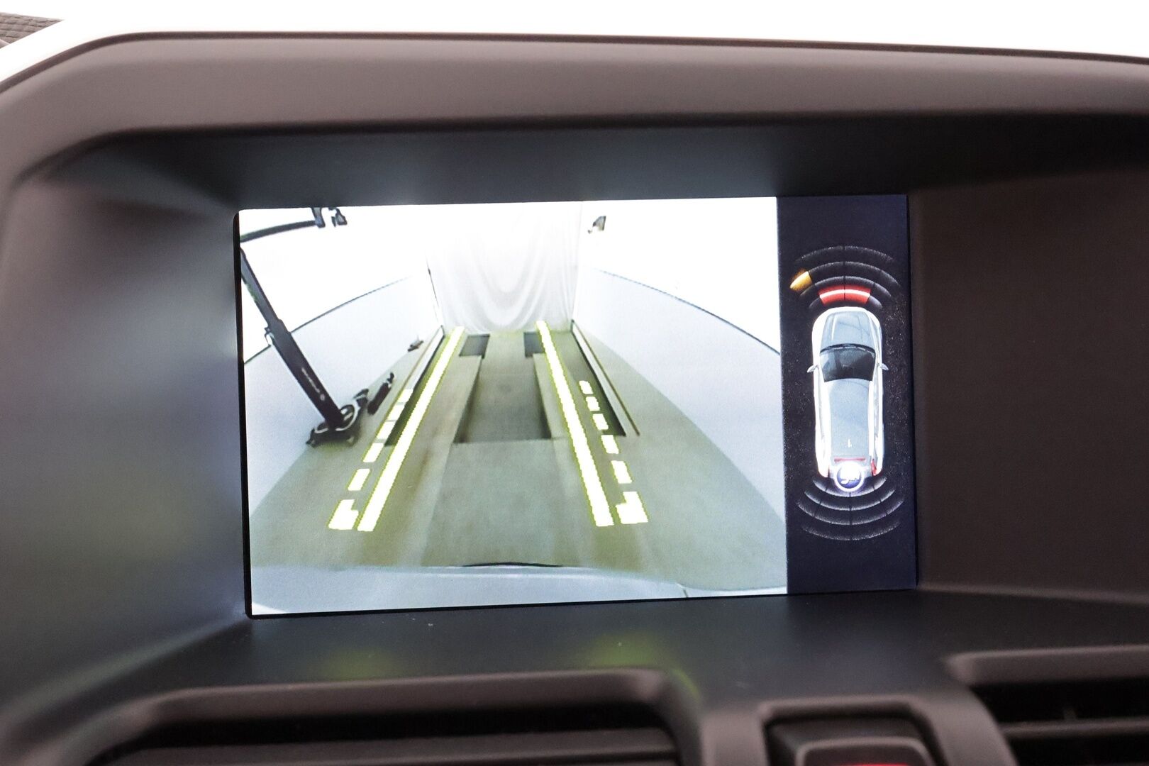 Volvo XC60 2015 D5 AWD R-Design aut * ACC / Webasto / H&K / BLIS / P.Kamera / Nahat / LED * - Suomi-auto / Kahdet Renkaat