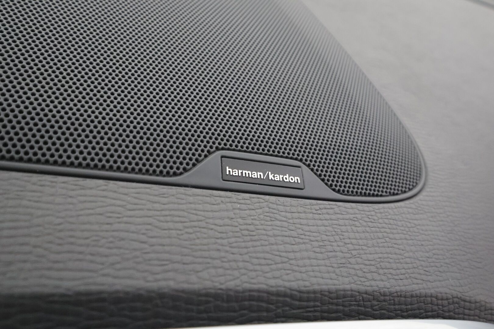 Volvo XC60 2015 D5 AWD R-Design aut * ACC / Webasto / H&K / BLIS / P.Kamera / Nahat / LED * - Suomi-auto / Kahdet Renkaat