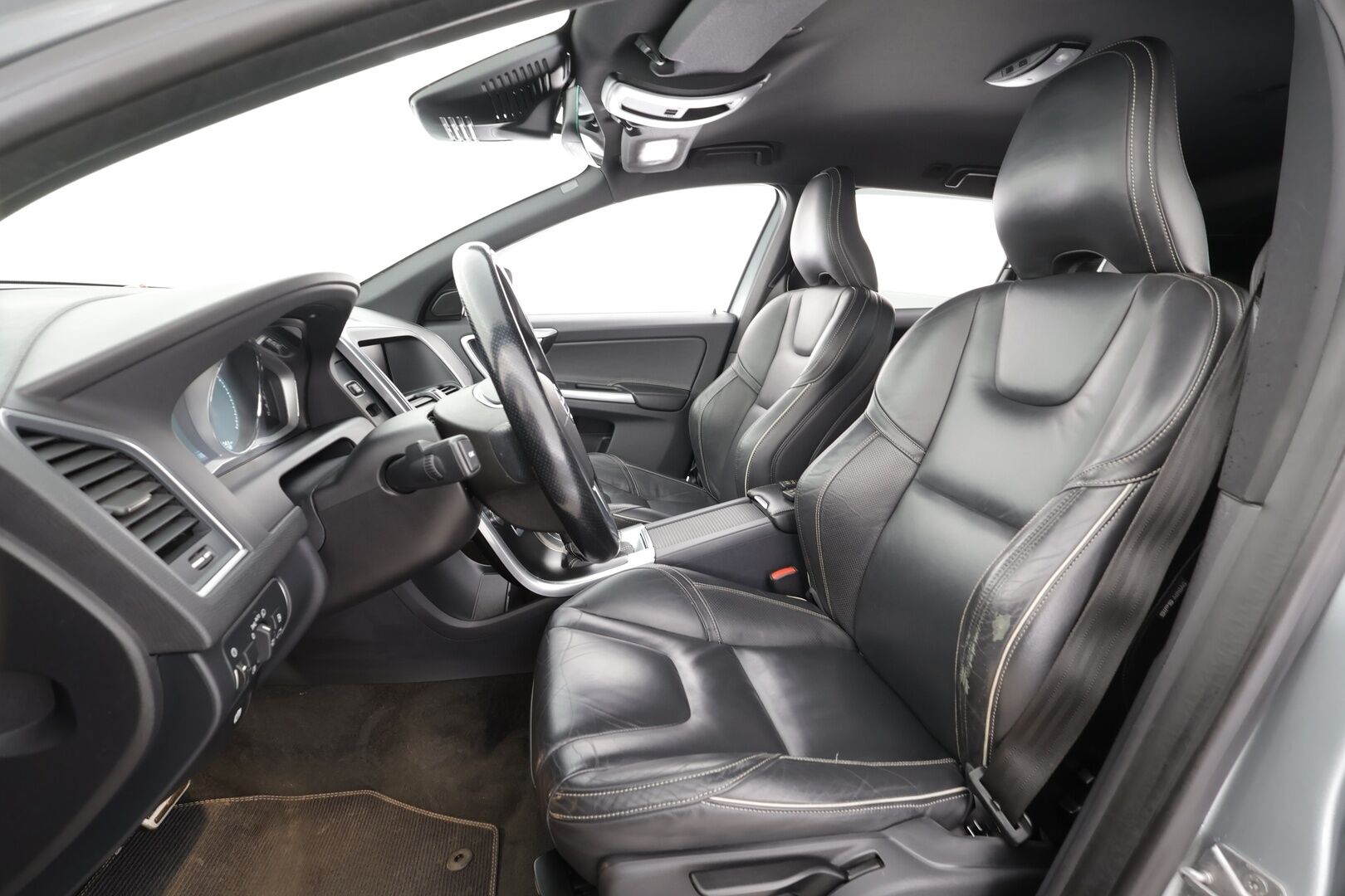Volvo XC60 2015 D5 AWD R-Design aut * ACC / Webasto / H&K / BLIS / P.Kamera / Nahat / LED * - Suomi-auto / Kahdet Renkaat
