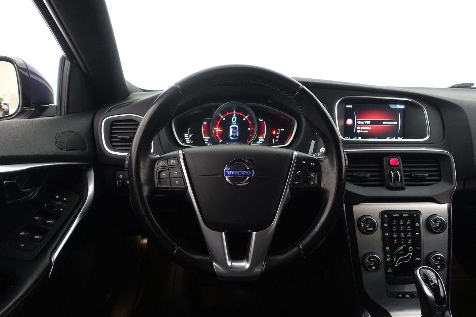 Volvo V40 2015 D2 Ocean Race Business aut - | Facelift | Suomi-auto | Koukku | Nahkapenkit | Digimittaristo | Hihna vaihdettu 2023 | Vakkari