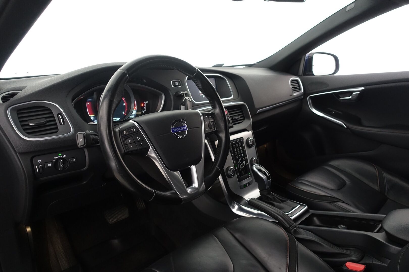 Volvo V40 2015 D2 Ocean Race Business aut - | Facelift | Suomi-auto | Koukku | Nahkapenkit | Digimittaristo | Hihna vaihdettu 2023 | Vakkari