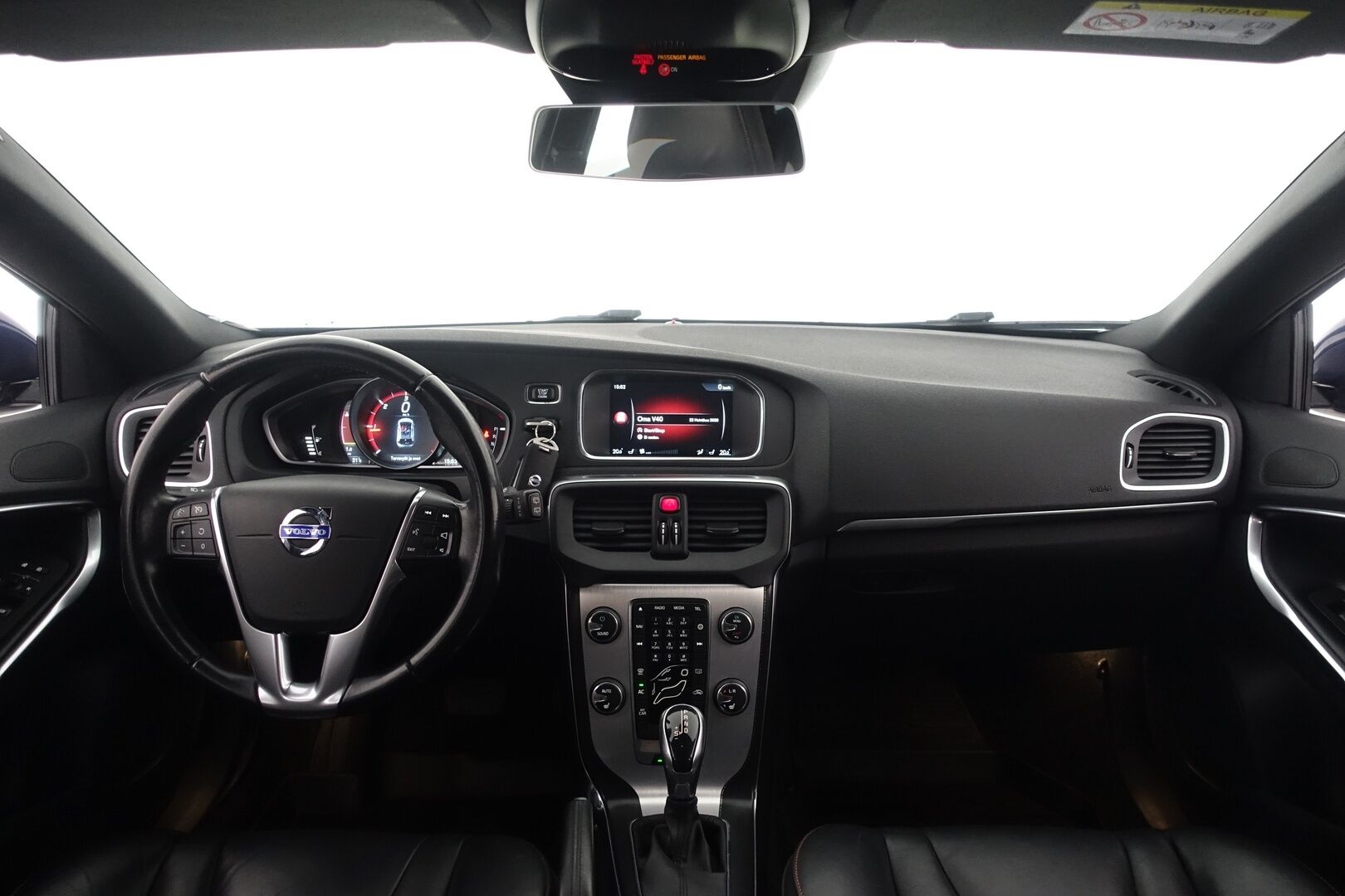 Volvo V40 2015 D2 Ocean Race Business aut - | Facelift | Suomi-auto | Koukku | Nahkapenkit | Digimittaristo | Hihna vaihdettu 2023 | Vakkari