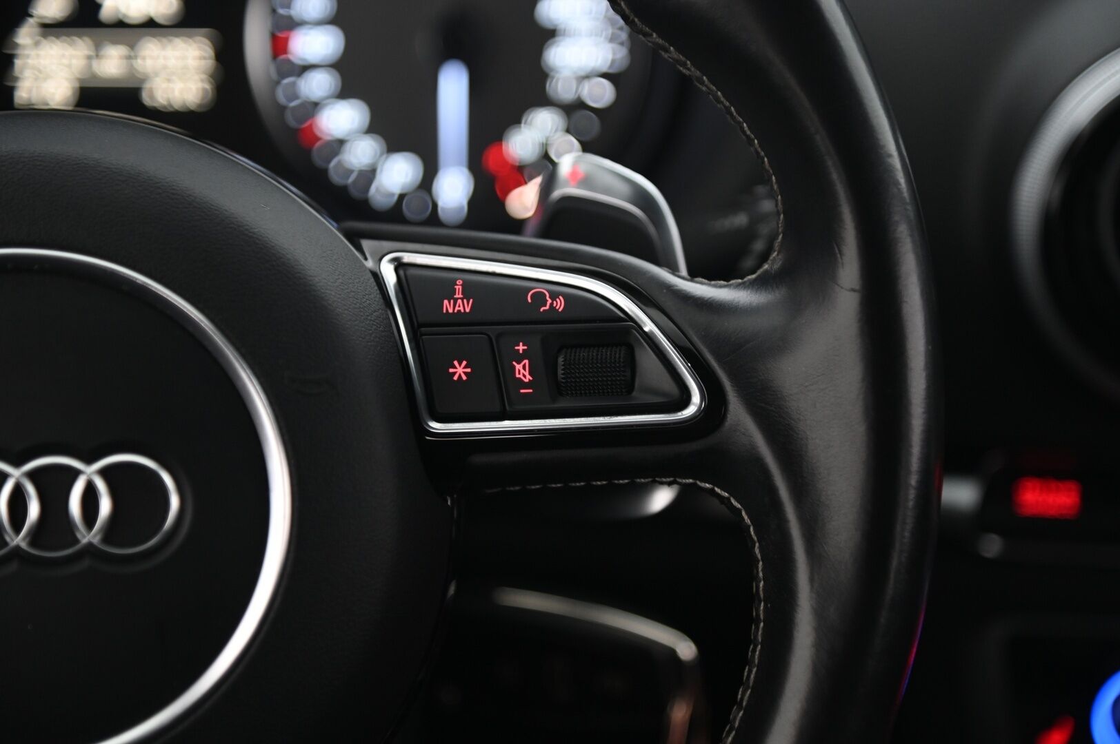 Audi S3 2015 Sportback 2,0 TFSI 221 kW quattro S tronic - Suomi-auto | Lohko | Navi | Vakkari | Flatbottom ratti | Sporttipenkit | Nahka-Alcantara