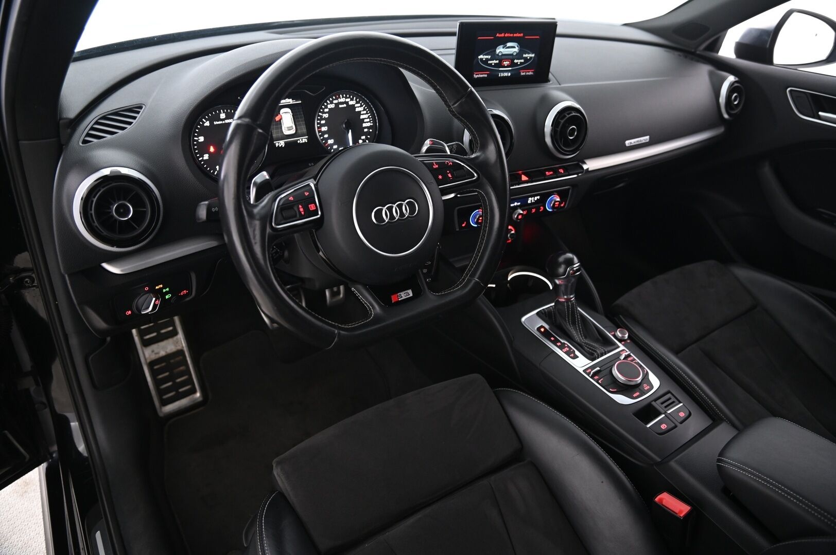 Audi S3 2015 Sportback 2,0 TFSI 221 kW quattro S tronic * Suomi-auto / Lohko / Navi / Vakkari / 2x Alut * - Flatbottom ratti / Sporttipenkit / Nahka-Alcantara - HULLUT AVAJAISHULINAT KORKOTARJOUS 3,29 %