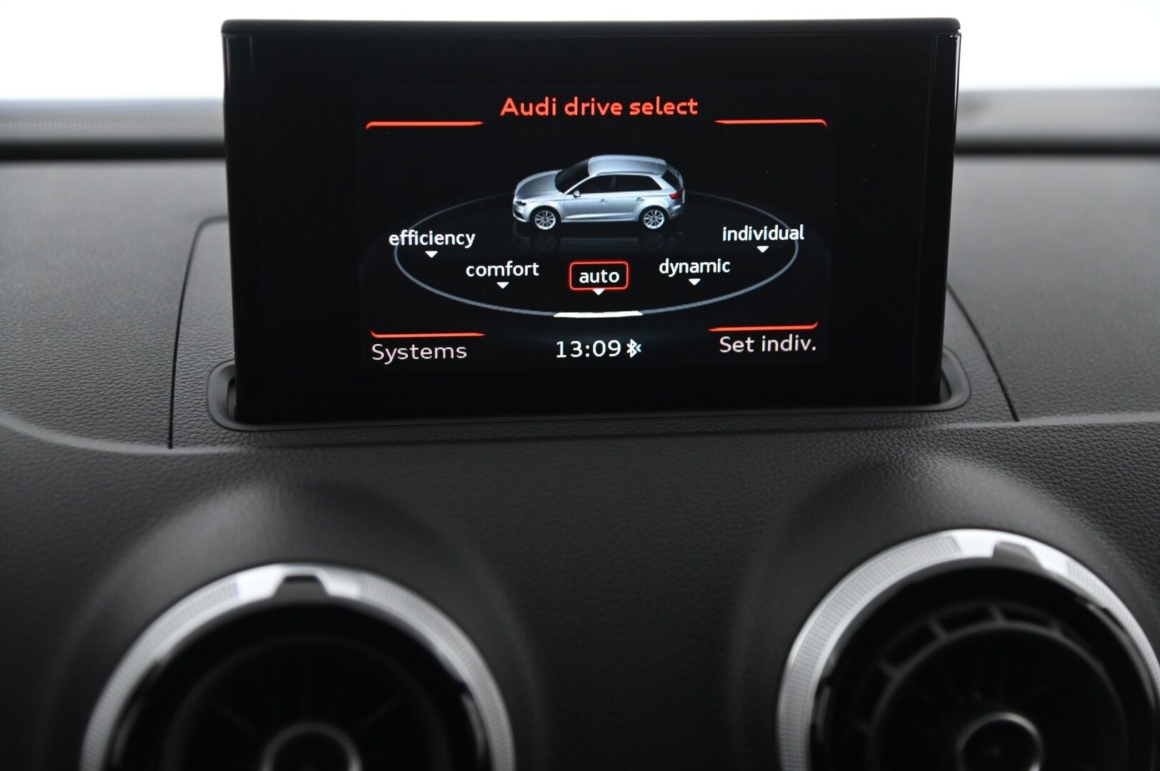 Audi S3 2015 Sportback 2,0 TFSI 221 kW quattro S tronic - Suomi-auto | Lohko | Navi | Vakkari | Flatbottom ratti | Sporttipenkit | Nahka-Alcantara
