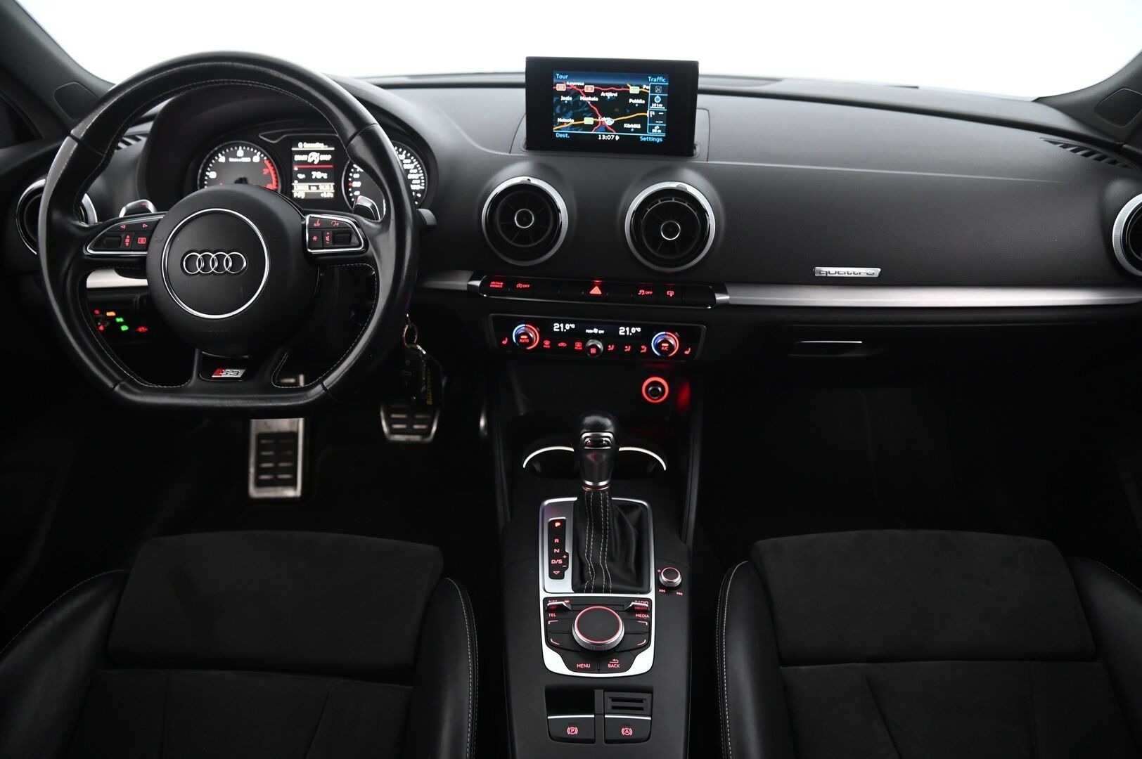 Audi S3 2015 Sportback 2,0 TFSI 221 kW quattro S tronic - Suomi-auto | Lohko | Navi | Vakkari | Flatbottom ratti | Sporttipenkit | Nahka-Alcantara