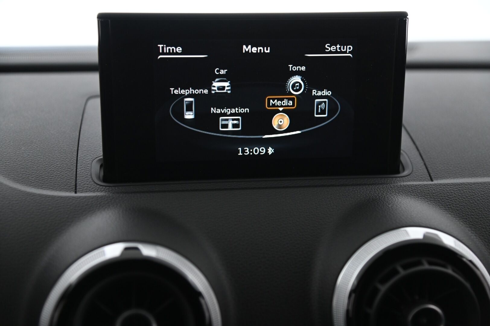 Audi S3 2015 Sportback 2,0 TFSI 221 kW quattro S tronic * Suomi-auto / Lohko / Navi / Vakkari / 2x Alut * - Flatbottom ratti / Sporttipenkit / Nahka-Alcantara