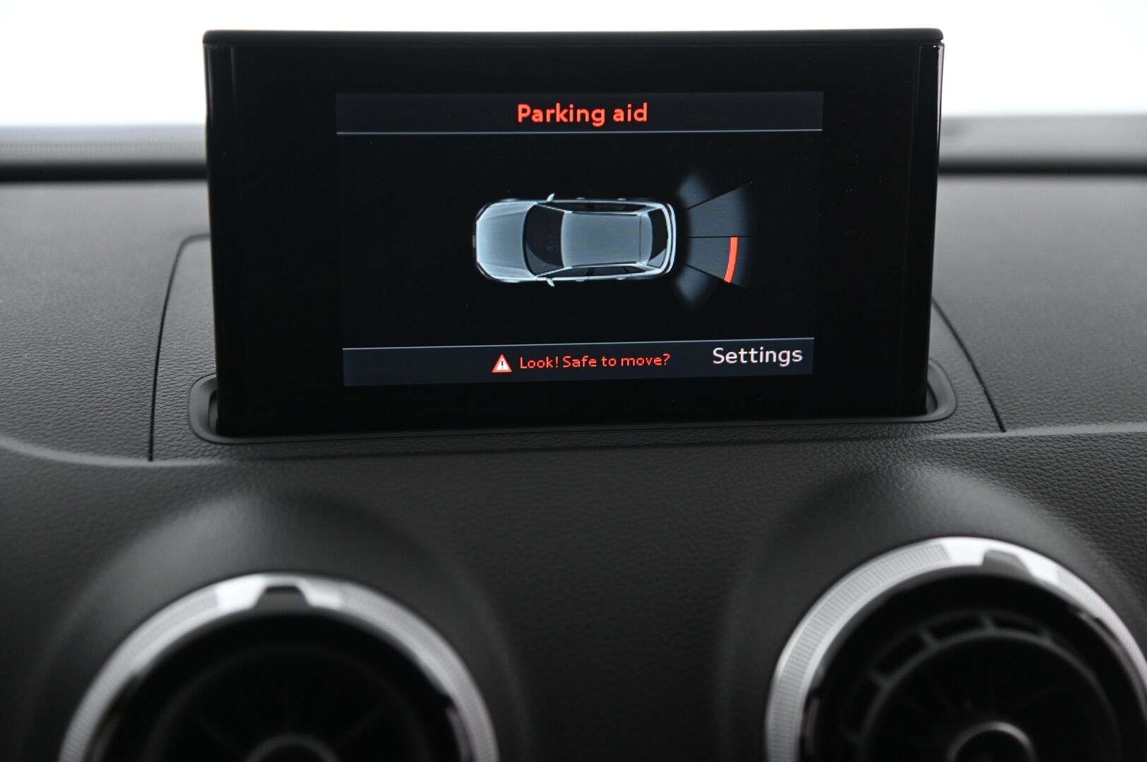 Audi S3 2015 Sportback 2,0 TFSI 221 kW quattro S tronic - Suomi-auto | Lohko | Navi | Vakkari | Flatbottom ratti | Sporttipenkit | Nahka-Alcantara