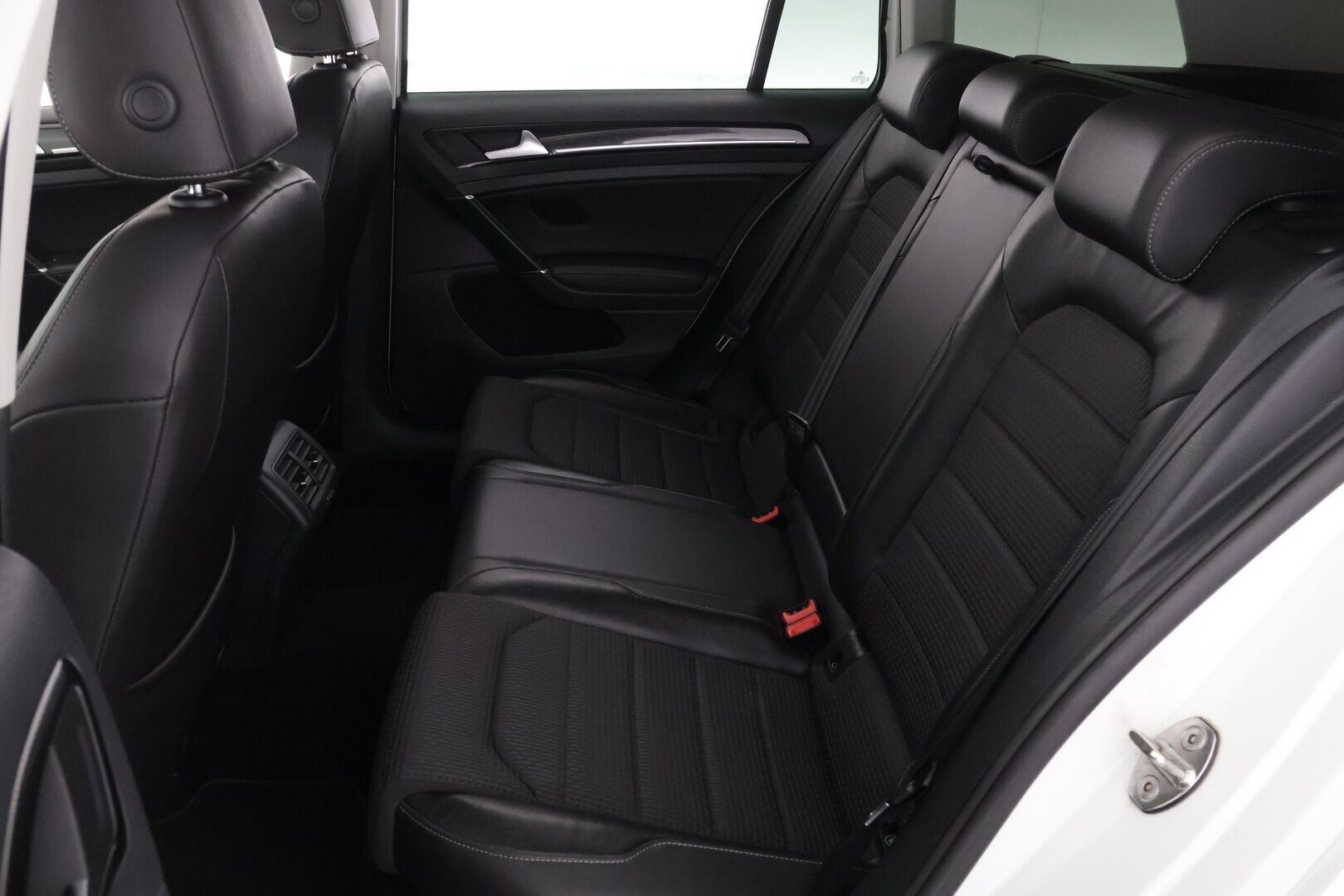 Volkswagen Golf 2015 Variant Highline Edition 40 1,4 TSI 90 kW (122 hv) BMT DSG-automaatti - | Tutkat | Koukku | Vakkari | Webasto | 2x renkaat | 