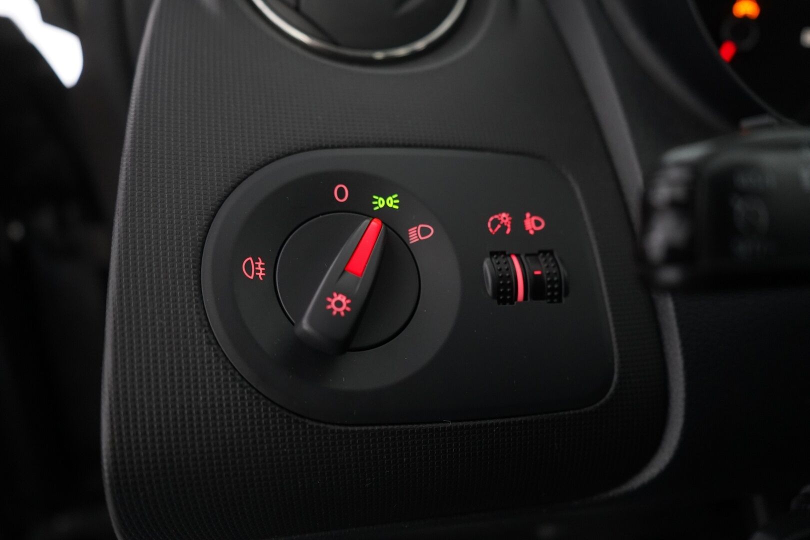 Seat Ibiza ST 2015 1,2 TSI 85 Style *Lohko+sisä / Cruise / Ilmastointi* - KATSO HINTA! / Suomi-auto / Metalliväri / Kahdet hyvät renkaat