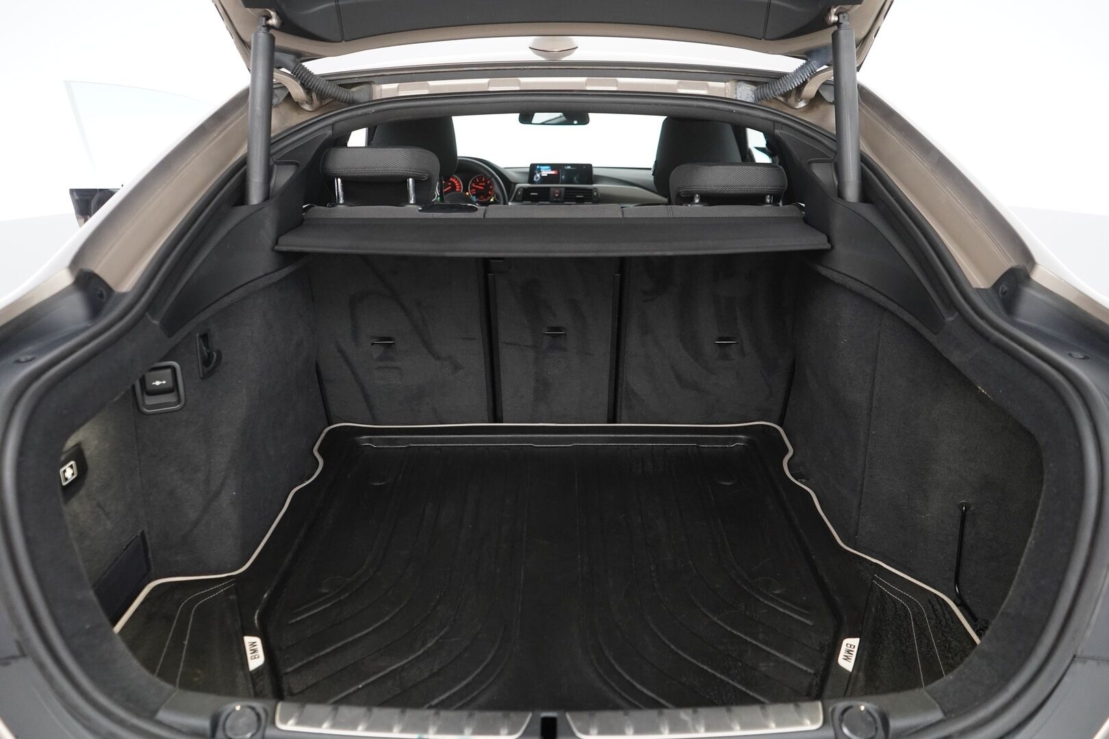 BMW 418 2015 F36 Gran Coupe 418d TwinPower Turbo A Business Aut. *Tutkat / Proffanavi / Ratinlämmitin / Urheiluistuimet* - KATSO KAMPANJAHINTA! / Suomi-auto / M-Sport- sisäpaketti / Juuri katsastettu / Viimeisin huolto 6/25 - HULLUT BLACKWEEK JATKOT - KORKOTARJOUS 2,49%