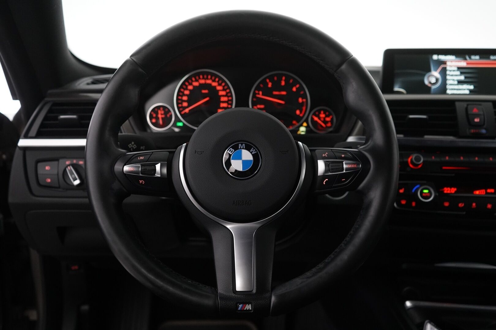 BMW 418 2015 F36 Gran Coupe 418d TwinPower Turbo A Business Aut. *Tutkat / Proffanavi / Ratinlämmitin / Urheiluistuimet* - Suomi auto / M-Sport sisäpaketti / Juuri katsastettu / Viimeisin huolto 6/25