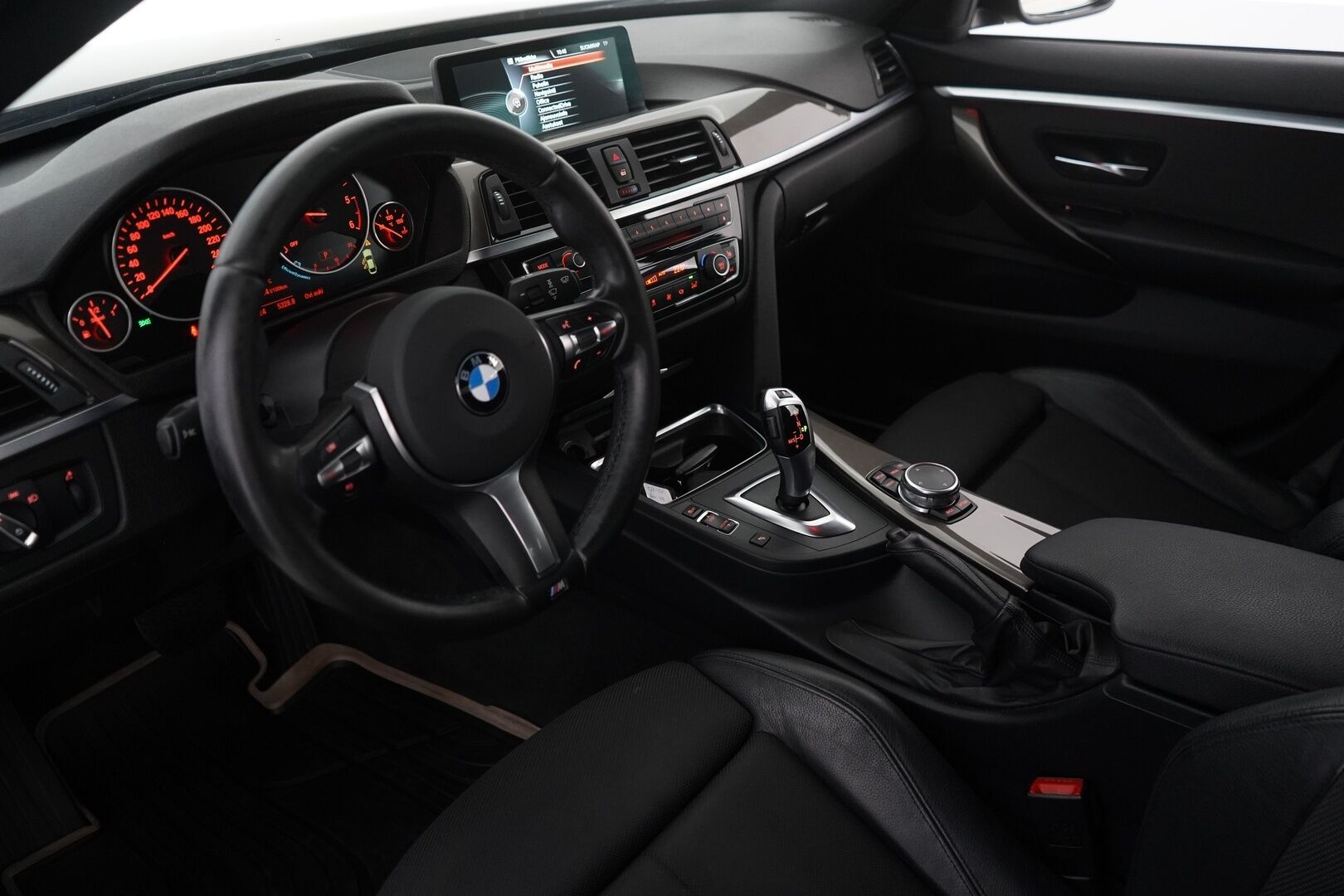 BMW 418 2015 F36 Gran Coupe 418d TwinPower Turbo A Business Aut. *Tutkat / Proffanavi / Ratinlämmitin / Urheiluistuimet* - Suomi auto / M-Sport sisäpaketti / Juuri katsastettu / Viimeisin huolto 6/25