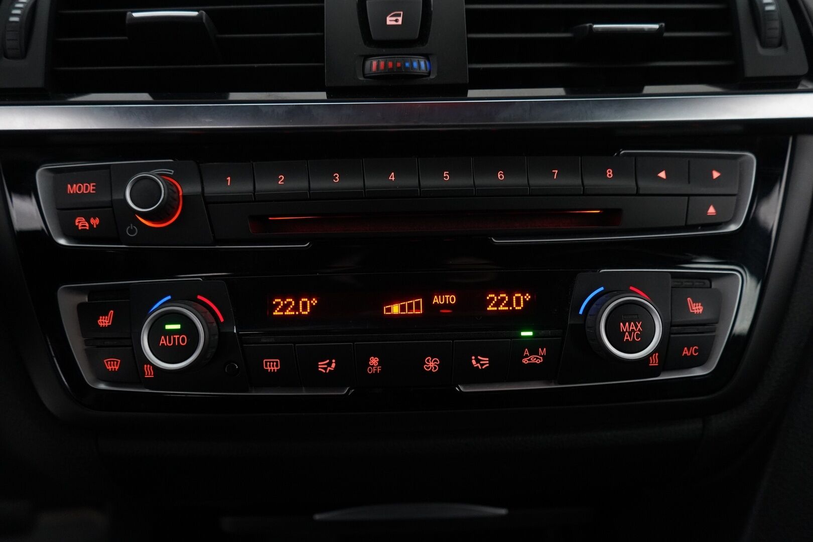 BMW 418 2015 F36 Gran Coupe 418d TwinPower Turbo A Business Aut. *Tutkat / Proffanavi / Ratinlämmitin / Urheiluistuimet* - Suomi auto / M-Sport sisäpaketti / Juuri katsastettu / Viimeisin huolto 6/25