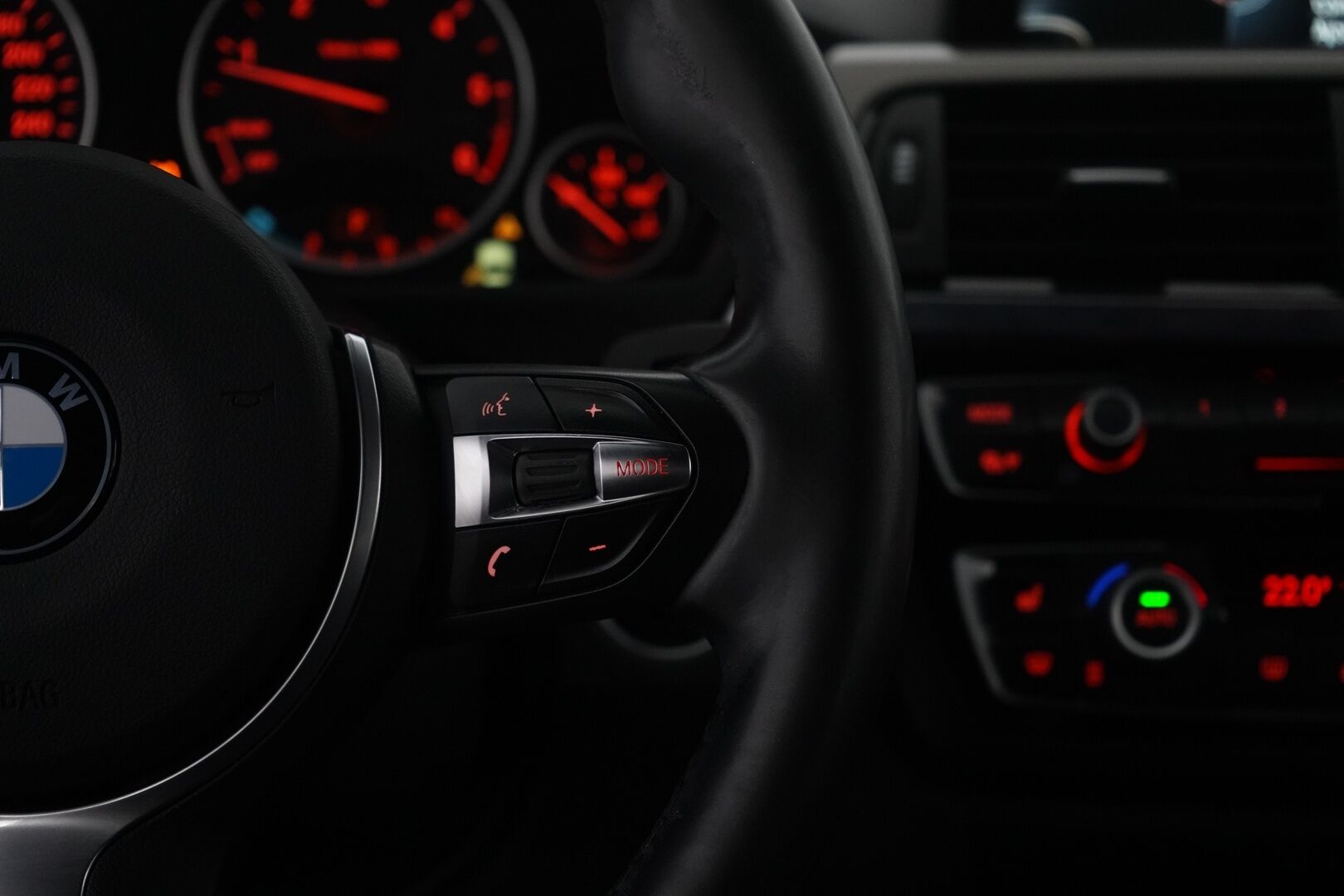 BMW 418 2015 F36 Gran Coupe 418d TwinPower Turbo A Business Aut. *Tutkat / Proffanavi / Ratinlämmitin / Urheiluistuimet* - KATSO KAMPANJAHINTA! / Suomi-auto / M-Sport- sisäpaketti / Juuri katsastettu / Viimeisin huolto 6/25 - HULLUT BLACKWEEK JATKOT - KORKOTARJOUS 2,49%