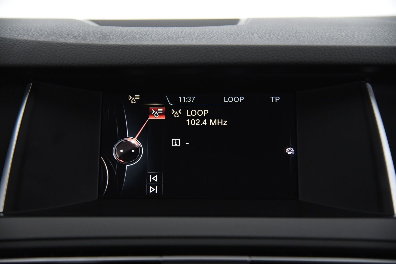 BMW 520 2015 F11 Touring 520d TwinPower Turbo A Limited xDrive Edition Exclusive * Webasto / Vetokoukku / Sport-penkit / Nahat * - 2-om Suomi-auto / LED / Ambiente valaistus - HULLUT AVAJAISHULINAT KORKOTARJOUS 3,29 %