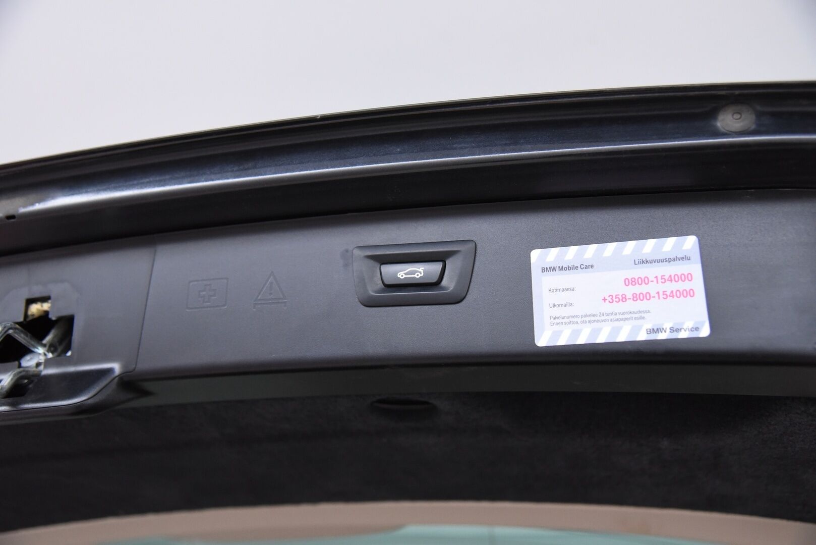 BMW 520 2015 F11 Touring 520d TwinPower Turbo A Limited xDrive Edition Exclusive / Webasto / Vetokoukku / Sport-penkit / Nahat / - 2-om Suomi-auto / LED / Ambiente valaistus / 