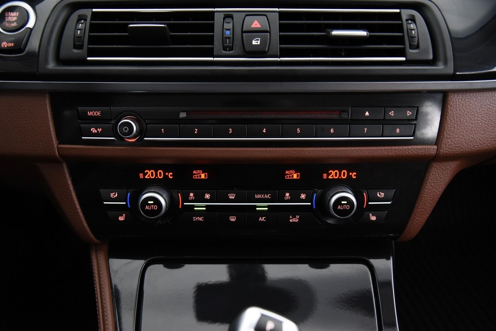 BMW 520 2015 F11 Touring 520d TwinPower Turbo A Limited xDrive Edition Exclusive * Webasto / Vetokoukku / Sport-penkit / Nahat * - 2-om Suomi-auto / LED / Ambiente valaistus - HULLUT AVAJAISHULINAT KORKOTARJOUS 3,29 %