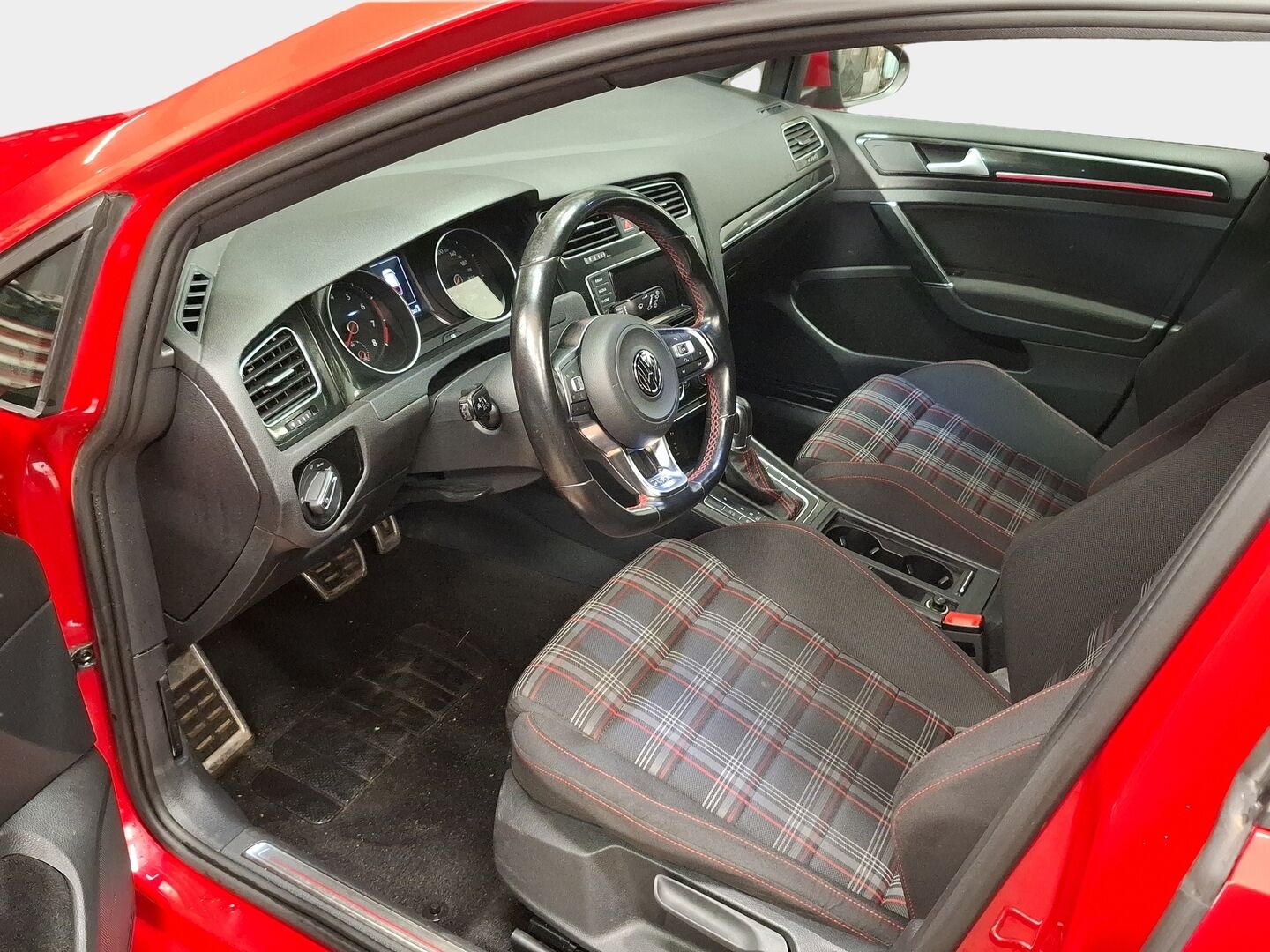 Volkswagen Golf 2015 GTI 2,0 TSI 162 kW (220 hv) BlueMotion Technology DSG * ACC / Keyless / Xenon / Sport-penkit *