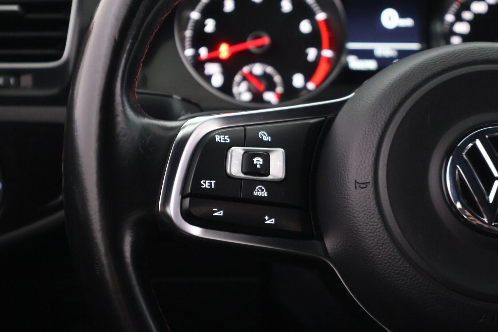 Volkswagen Golf 2015 GTI 2,0 TSI 162 kW (220 hv) BlueMotion Technology DSG - * ACC | Keyless | Xenon | Sport-penkit | Suomi-auto | Upea GTI *