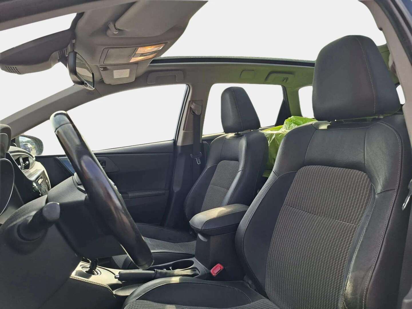 Toyota Auris 2015 Touring Sports 1,8 Hybrid Premium - Navi | LED | Vakkari | P.kamera | Pysäköinti-avustin | Kaistavahti | Panoraamakatto | Suomi-auto | 2x renkaat aluin |