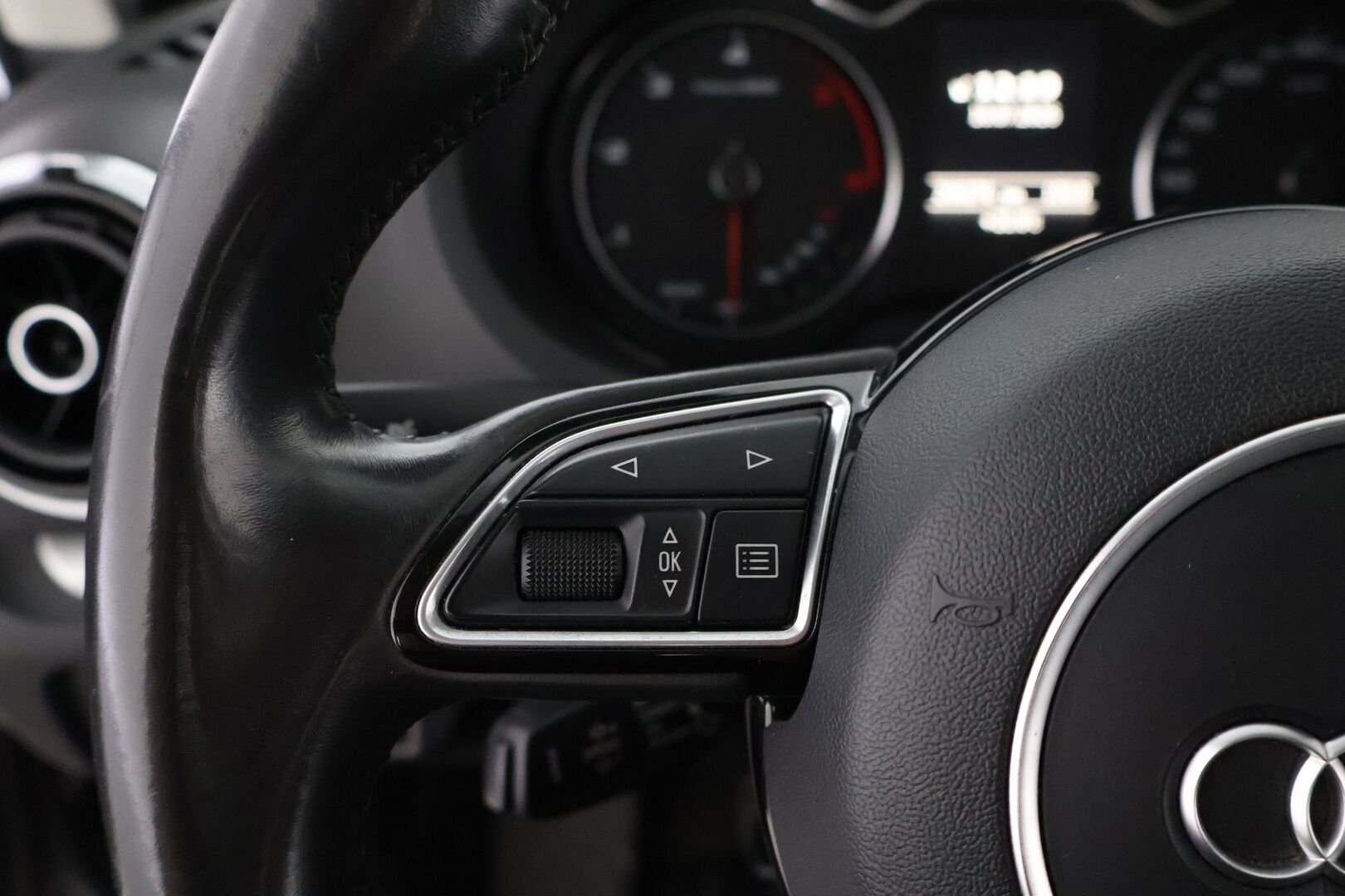 Audi A3 2016 Sedan Land of quattro S line Edition 1,6 TDI 81 kW quattro - Suomi-auto | S-Line | Koukku | Vakkari | Urheiluistuimet | LED | Lohko+sis | Bluetooth