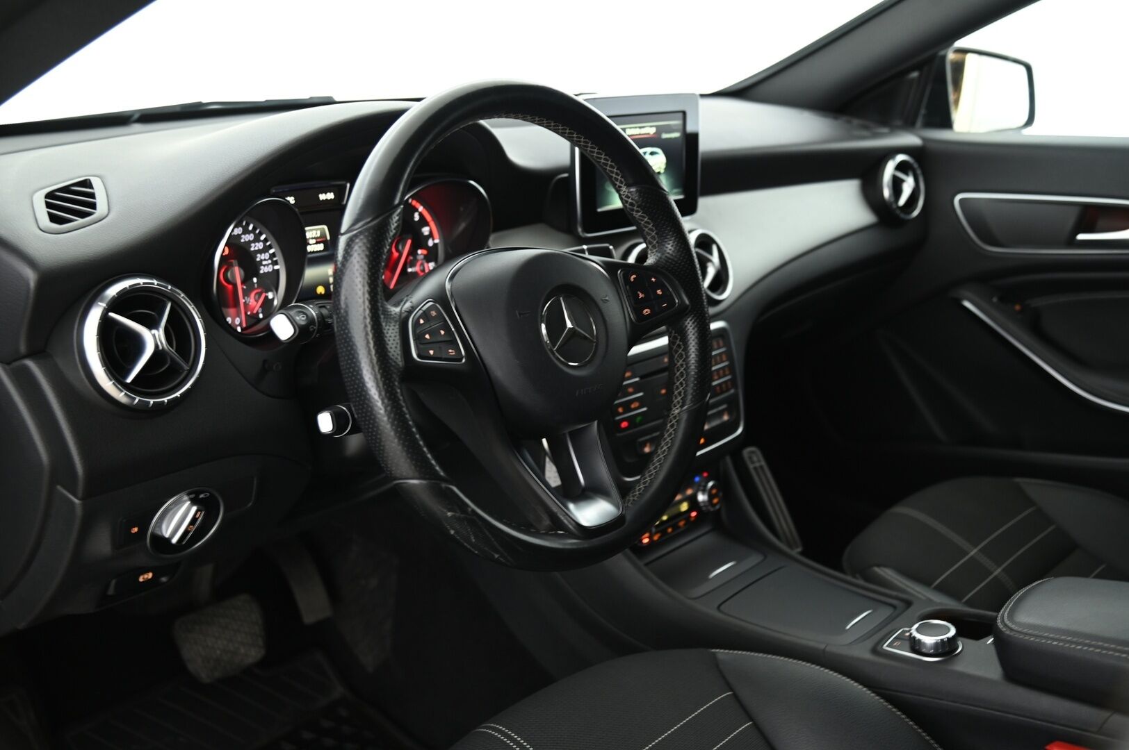 Mercedes-Benz CLA 2016 200 CDI A Shooting Brake Premium Business **Peruutuskamera / Koukku / Lohko / Bi-Xenon**
