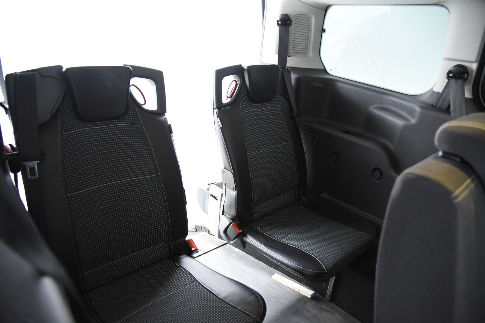 Ford Grand Tourneo Connect 2016 1,5 TDCi 120 hv PowerShift A6 Titanium / Myydään huutokaupat.com:issa! - Invaramppi! / Pegabus taksi / Suomi-auto / Todella siisti metreihin!