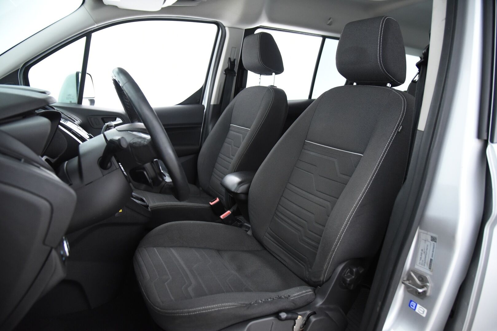 Ford Grand Tourneo Connect 2016 1,5 TDCi 120 hv PowerShift A6 Titanium / Myydään huutokaupat.com:issa! - Invaramppi! / Pegabus taksi / Suomi-auto / Todella siisti metreihin!