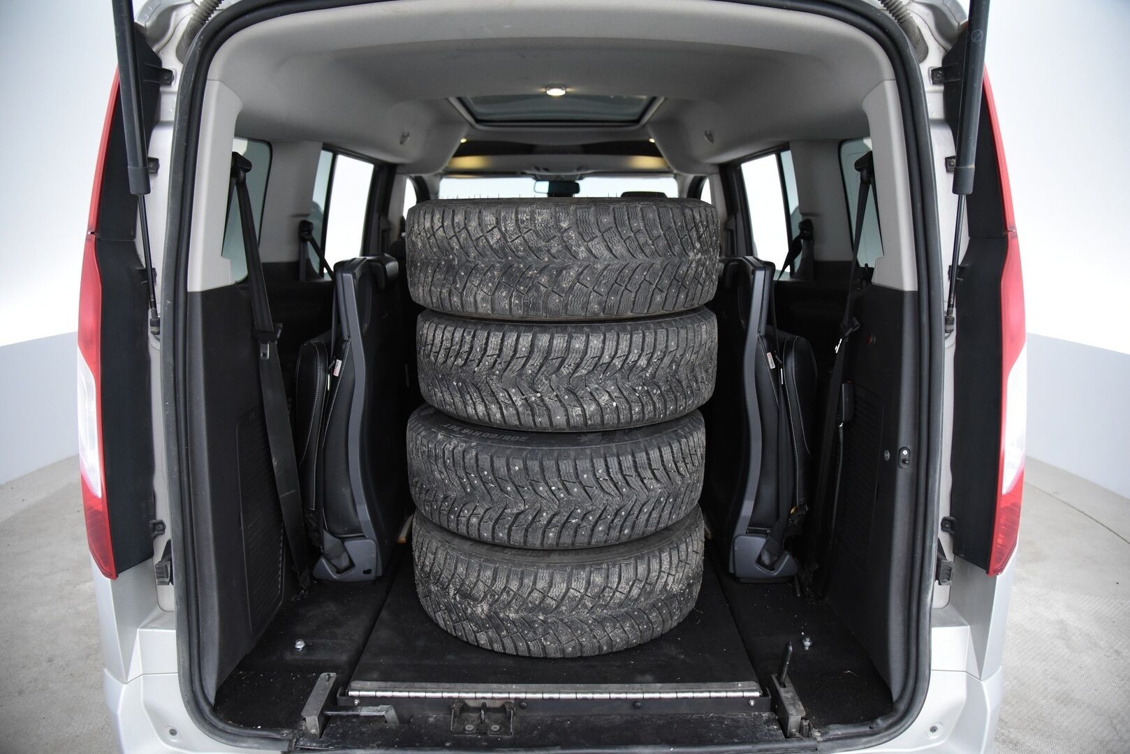 Ford Grand Tourneo Connect 2016 1,5 TDCi 120 hv PowerShift A6 Titanium / Myydään huutokaupat.com:issa! - Invaramppi! / Pegabus taksi / Suomi-auto / Todella siisti metreihin!