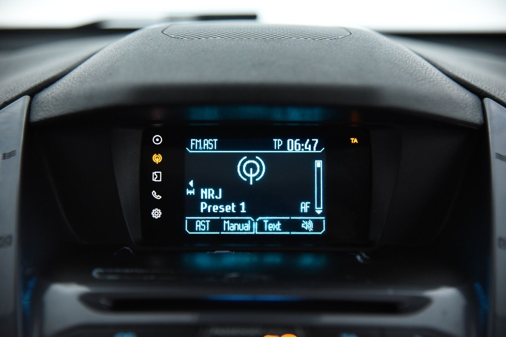 Ford Grand Tourneo Connect 2016 1,5 TDCi 120 hv PowerShift A6 Titanium / Myydään huutokaupat.com:issa! - Invaramppi! / Pegabus taksi / Suomi-auto / Todella siisti metreihin!