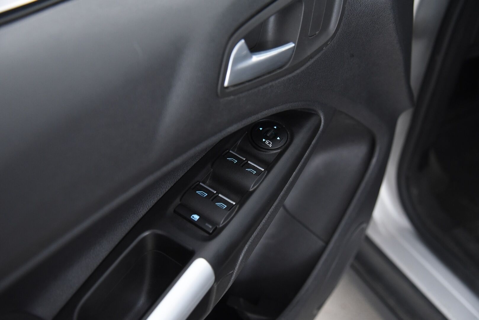 Ford Grand Tourneo Connect 2016 1,5 TDCi 120 hv PowerShift A6 Titanium / Myydään huutokaupat.com:issa! - Invaramppi! / Pegabus taksi / Suomi-auto / Todella siisti metreihin!