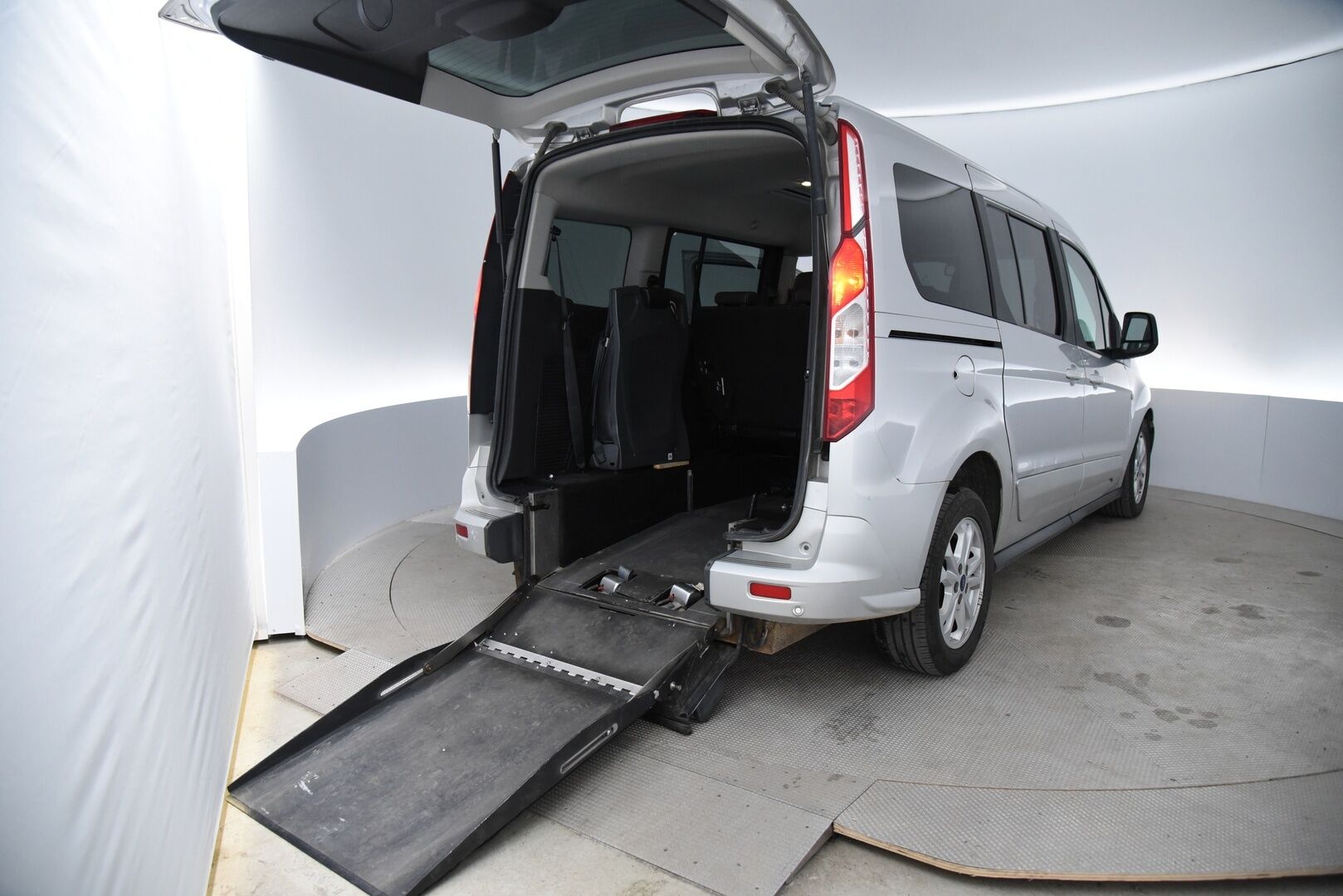 Ford Grand Tourneo Connect 2016 1,5 TDCi 120 hv PowerShift A6 Titanium / Myydään huutokaupat.com:issa! - Invaramppi! / Pegabus taksi / Suomi-auto / Todella siisti metreihin!