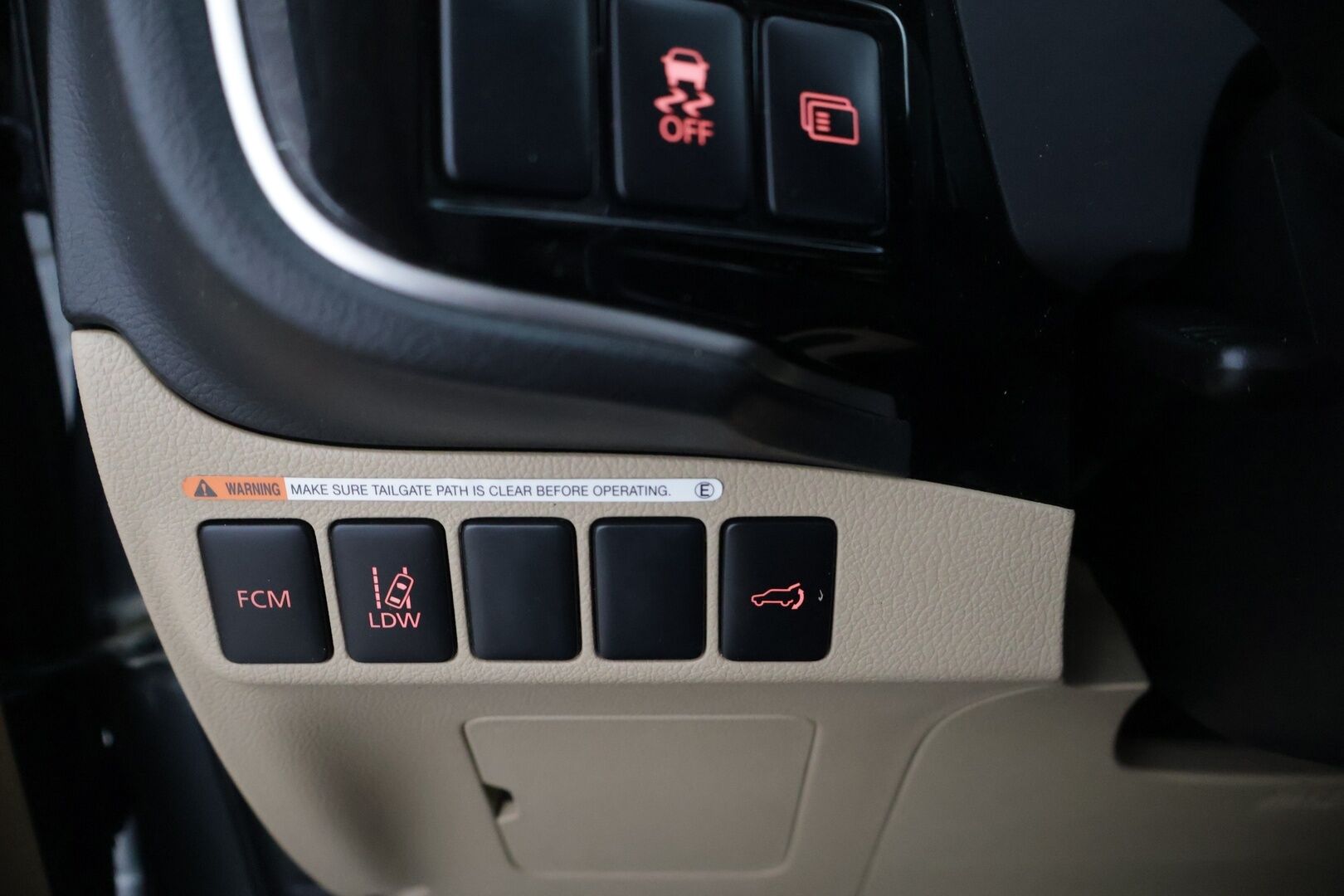 Mitsubishi Outlander 2016 2,2 DI-D Instyle NAVI AT 4WD 7P Business - ACC / Koukku / Nahat / Sähkökontti / Lohko