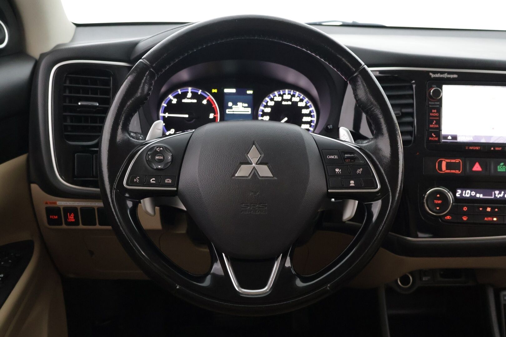 Mitsubishi Outlander 2016 2,2 DI-D Instyle NAVI AT 4WD 7P Business - ACC / Koukku / Nahat / Sähkökontti / Lohko