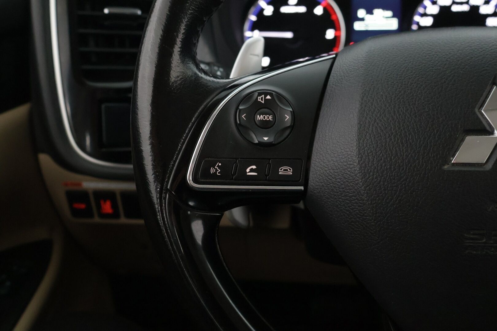 Mitsubishi Outlander 2016 2,2 DI-D Instyle NAVI AT 4WD 7P Business - ACC / Koukku / Nahat / Sähkökontti / Lohko