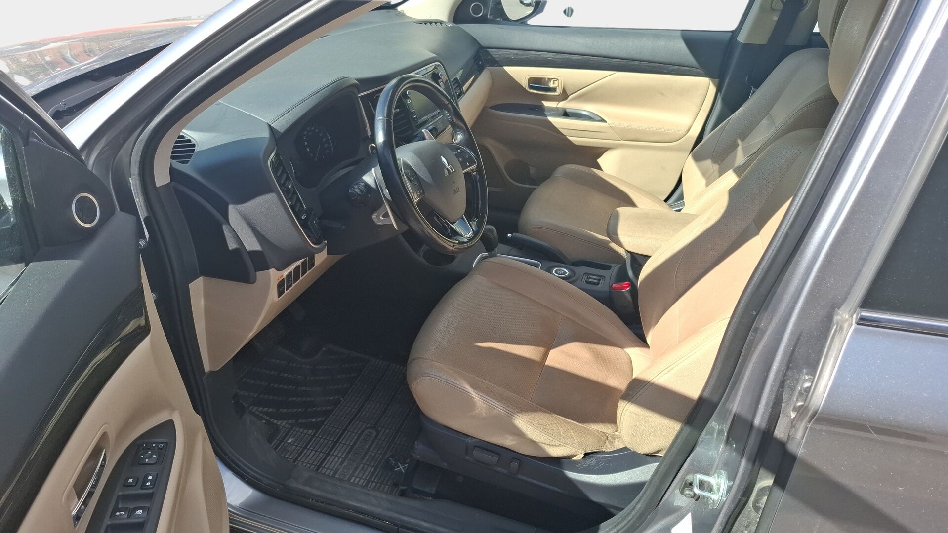 Mitsubishi Outlander 2016 2,2 DI-D Instyle NAVI AT 4WD 7P Business - ACC / Koukku / Nahat / Sähkökontti / Lohko