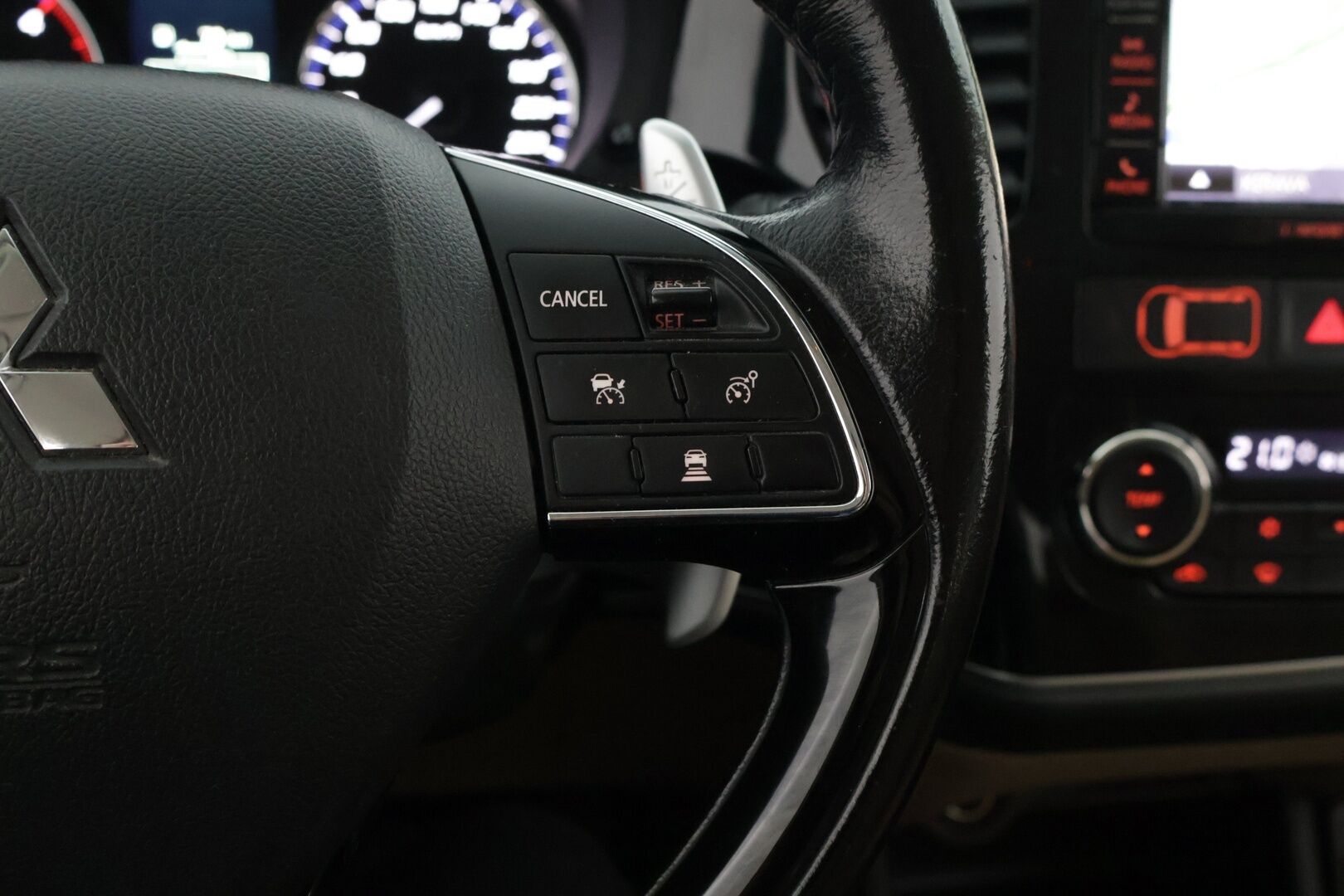 Mitsubishi Outlander 2016 2,2 DI-D Instyle NAVI AT 4WD 7P Business - ACC / Koukku / Nahat / Sähkökontti / Lohko